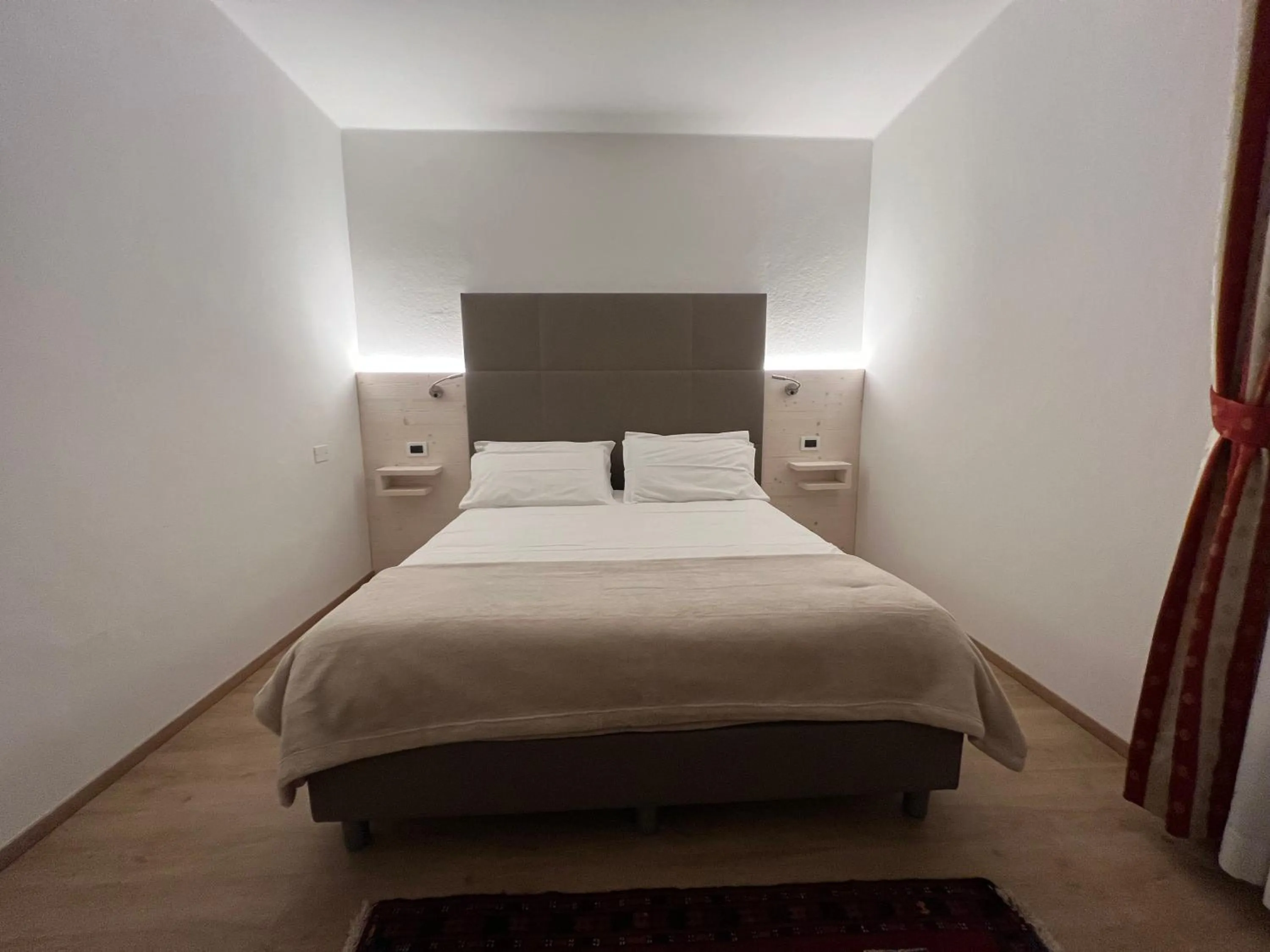 Bedroom, Bed in Hotel Dolomiti