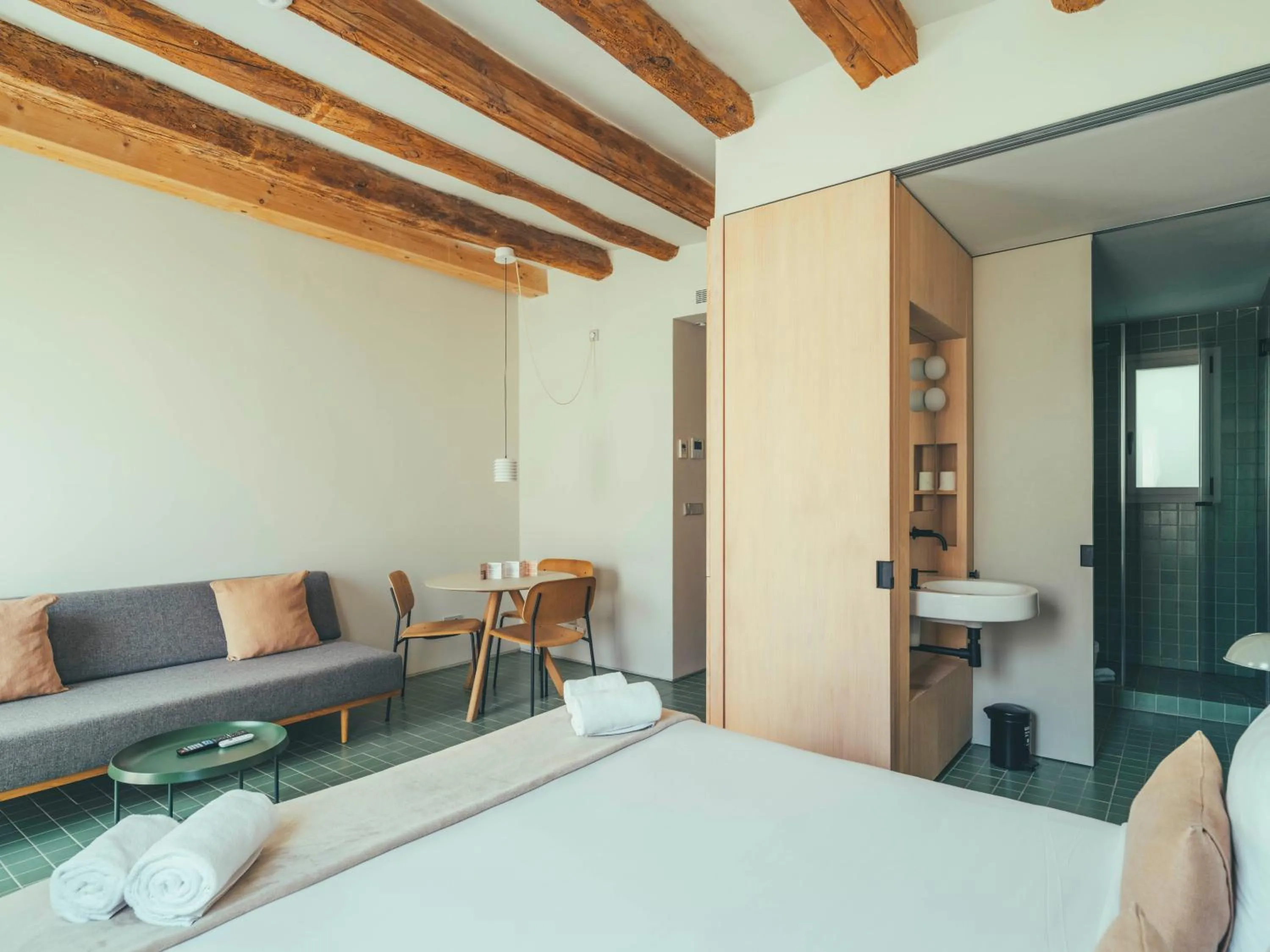 Toilet, Bed in Boutique Apartments 23 Barcelona