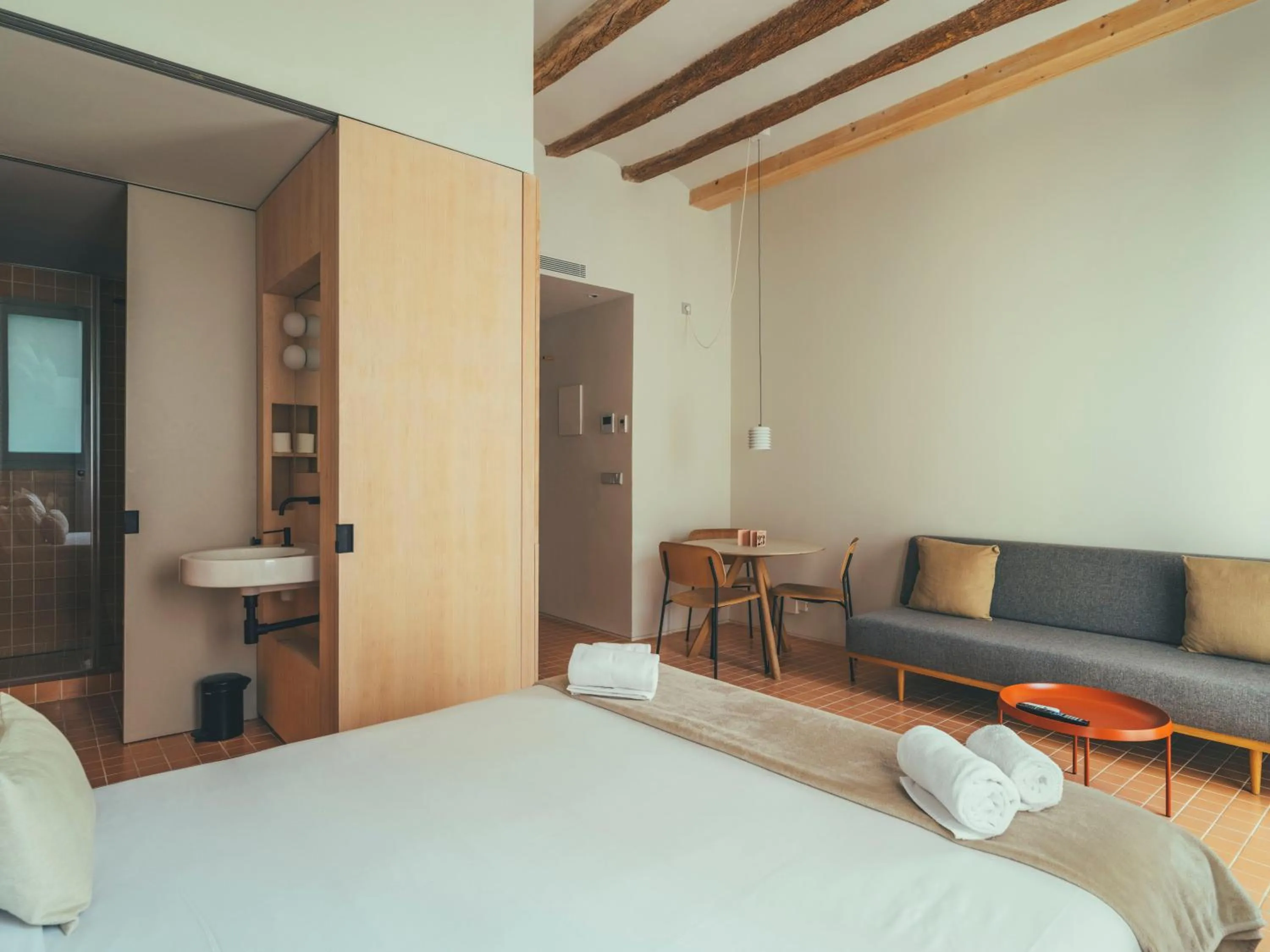 Shower, Bed in Boutique Apartments 23 Barcelona