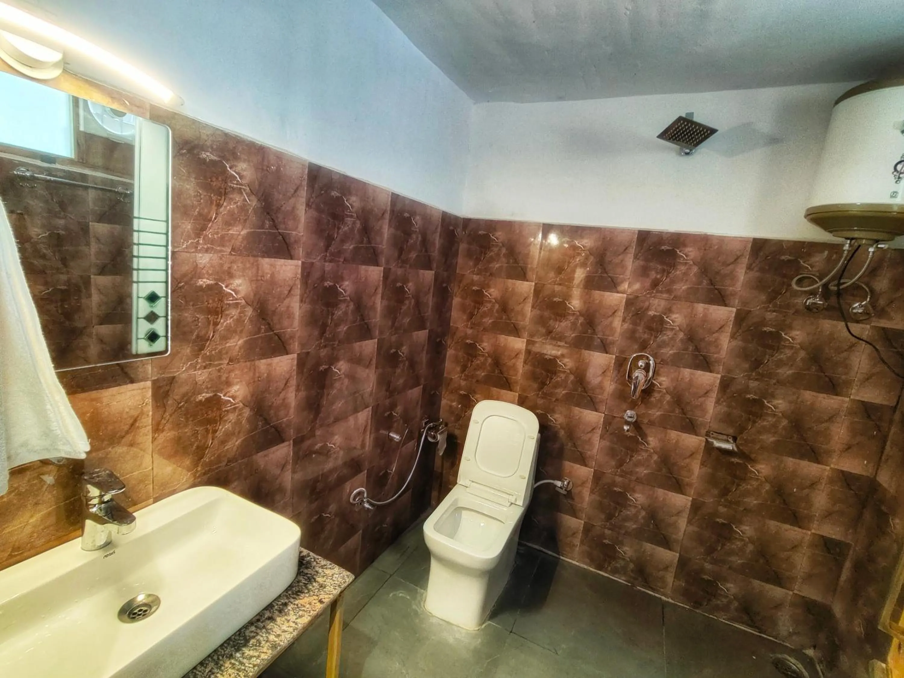 Toilet in Peppy Nomads Luxuria