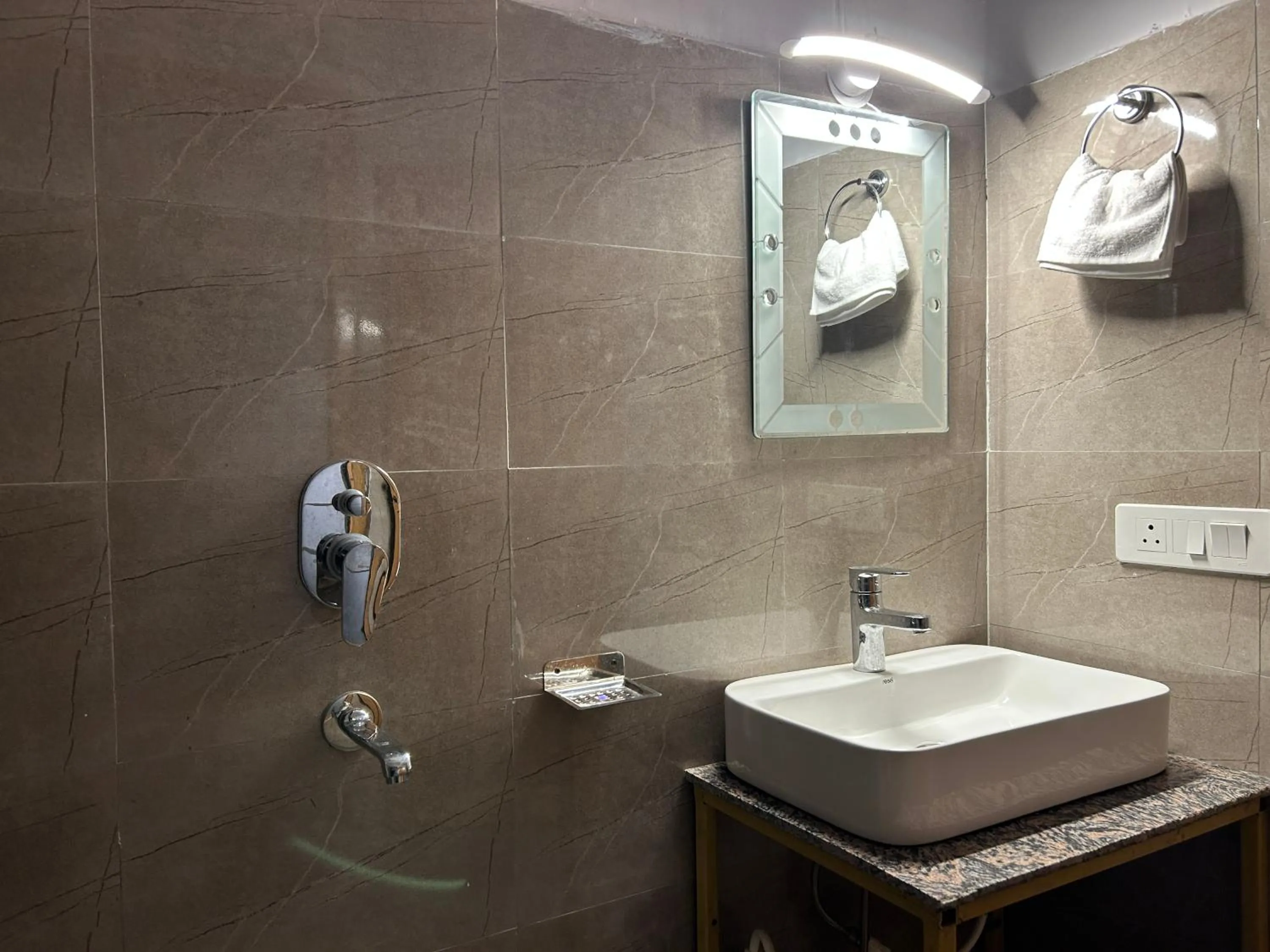 Shower in Peppy Nomads Luxuria