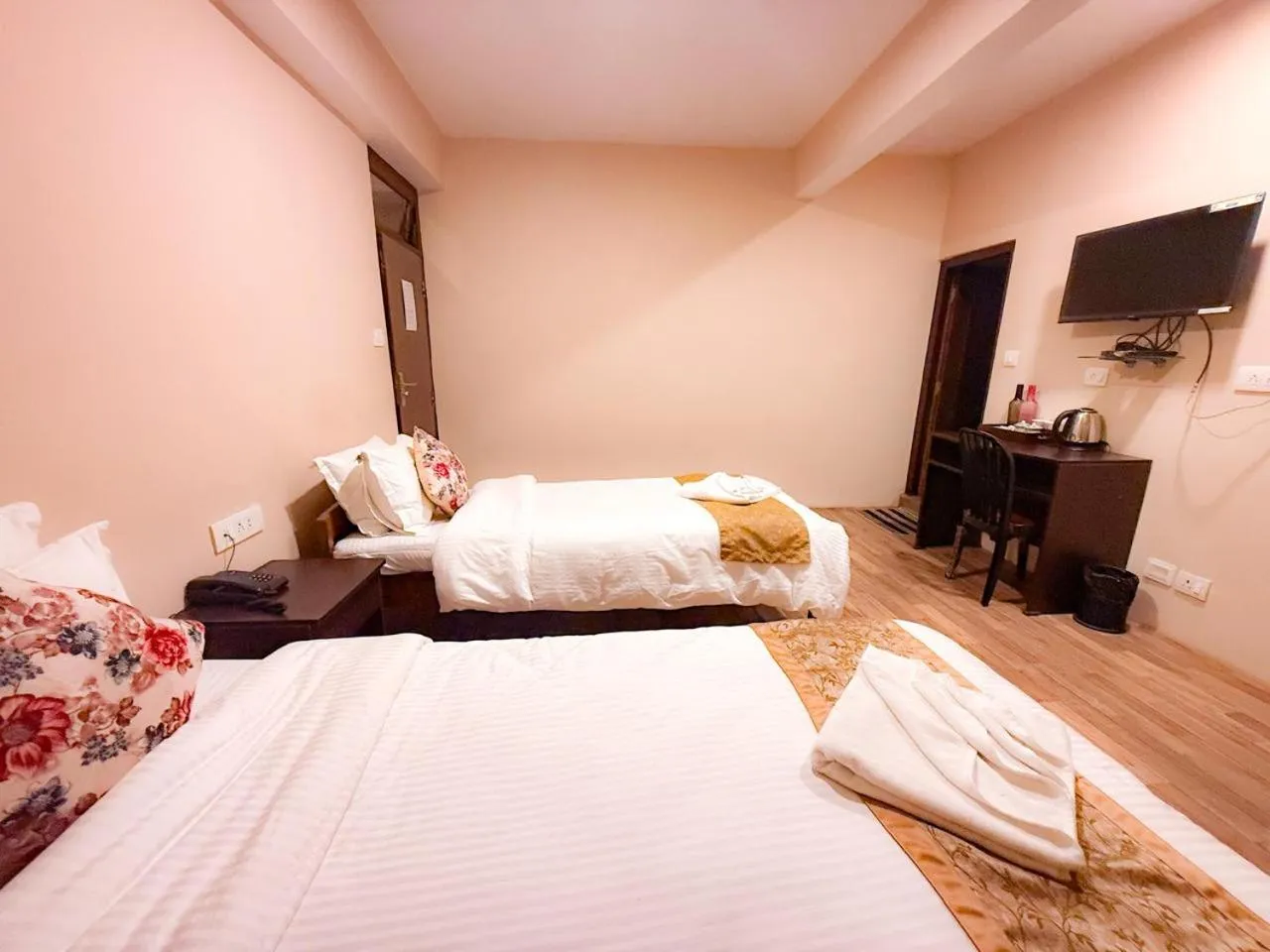 Bedroom, Bed in Hotel Shambhala