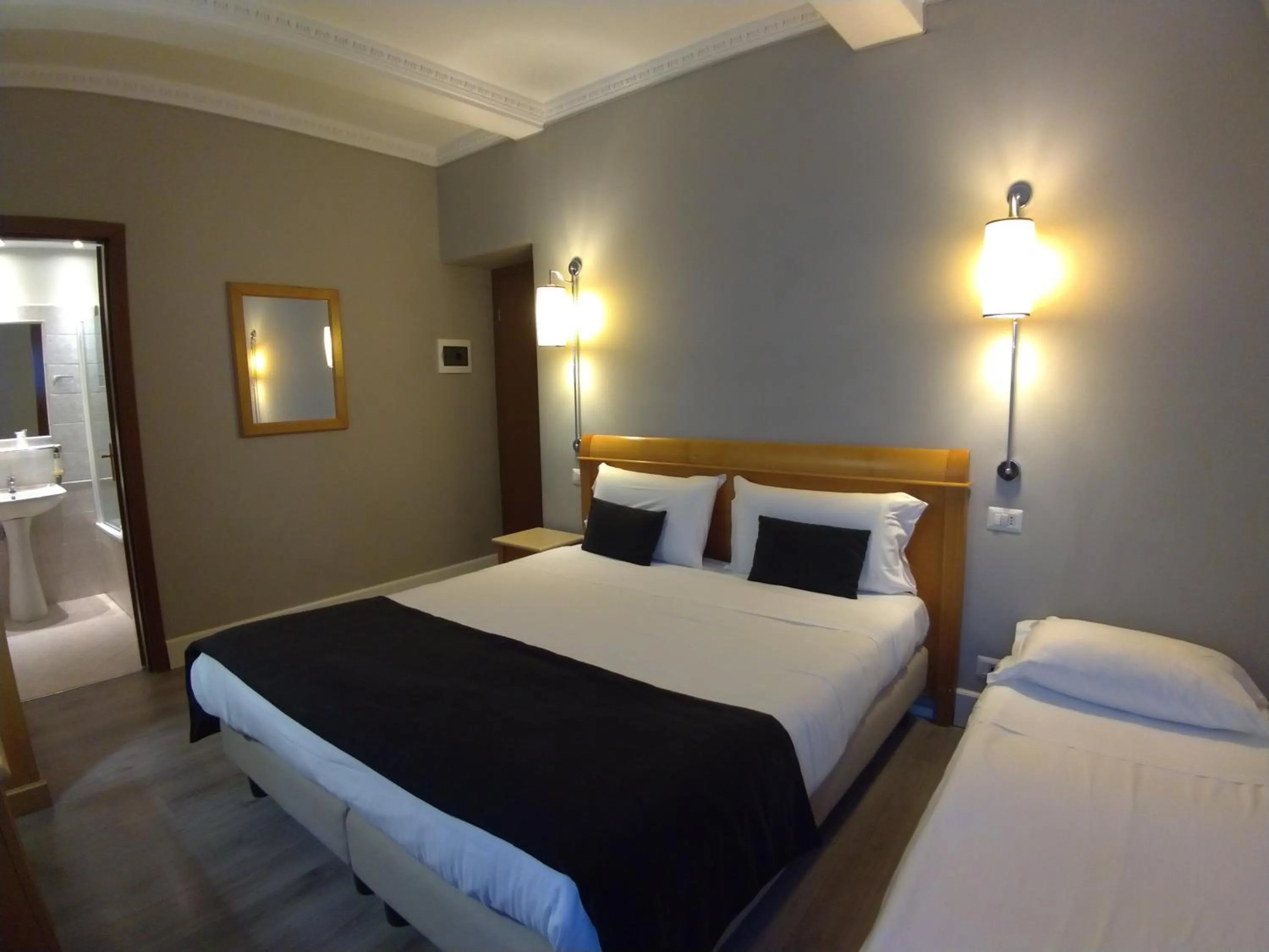 Photo of the whole room, Bed in Hotel dei Quiriti