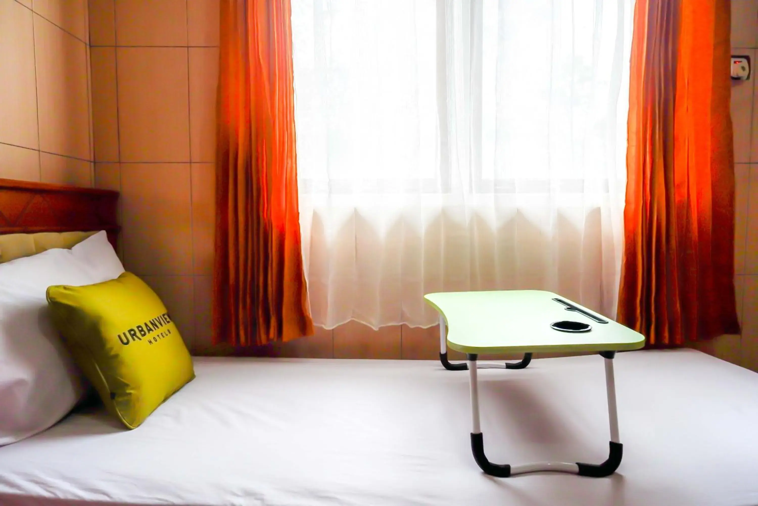 Bed in Urbanview Hotel Anugrah Kendal by RedDoorz Bed in Urbanview Hotel Anugrah Kendal by RedDoorz