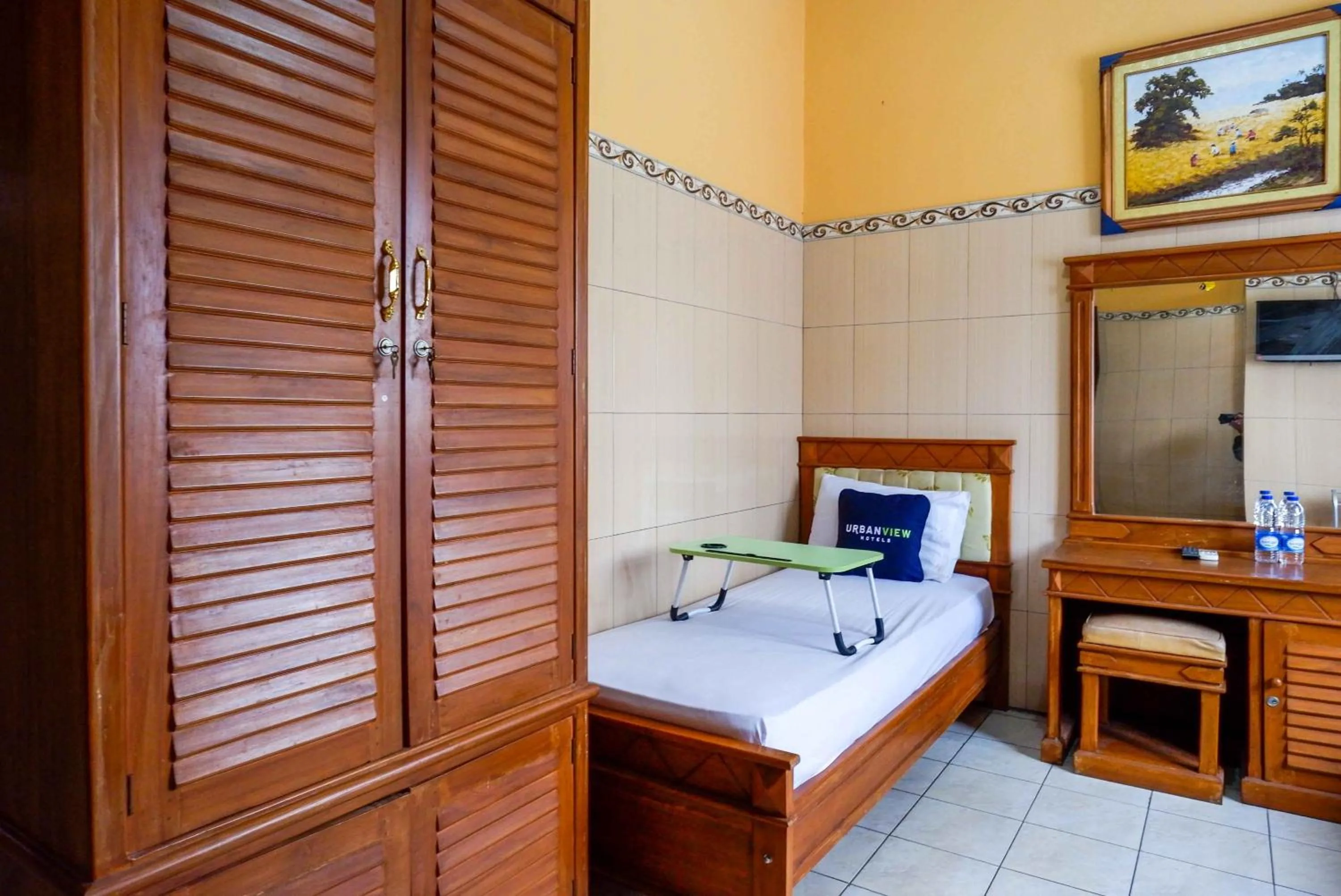 Bed in Urbanview Hotel Anugrah Kendal by RedDoorz