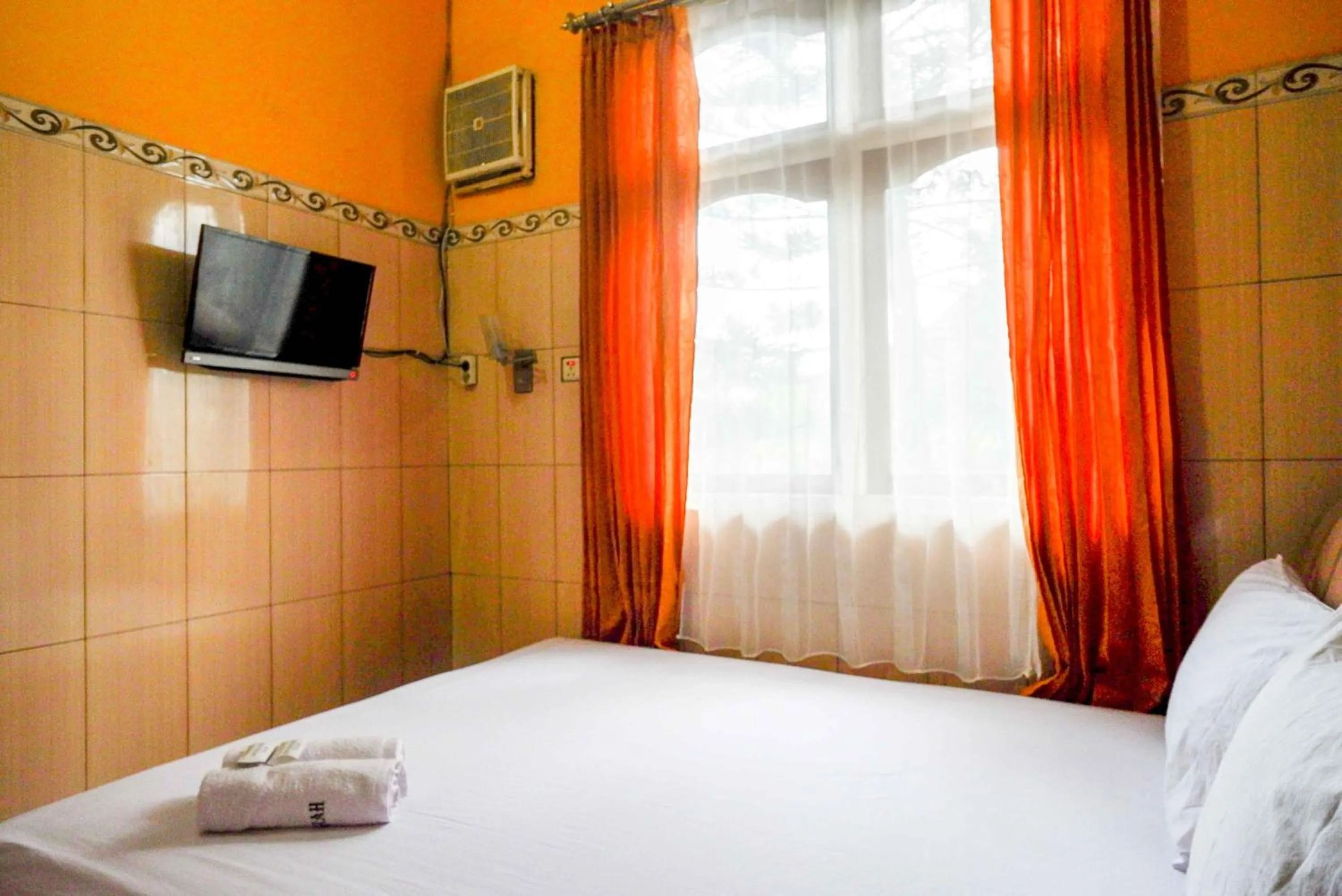 Bed in Urbanview Hotel Anugrah Kendal by RedDoorz