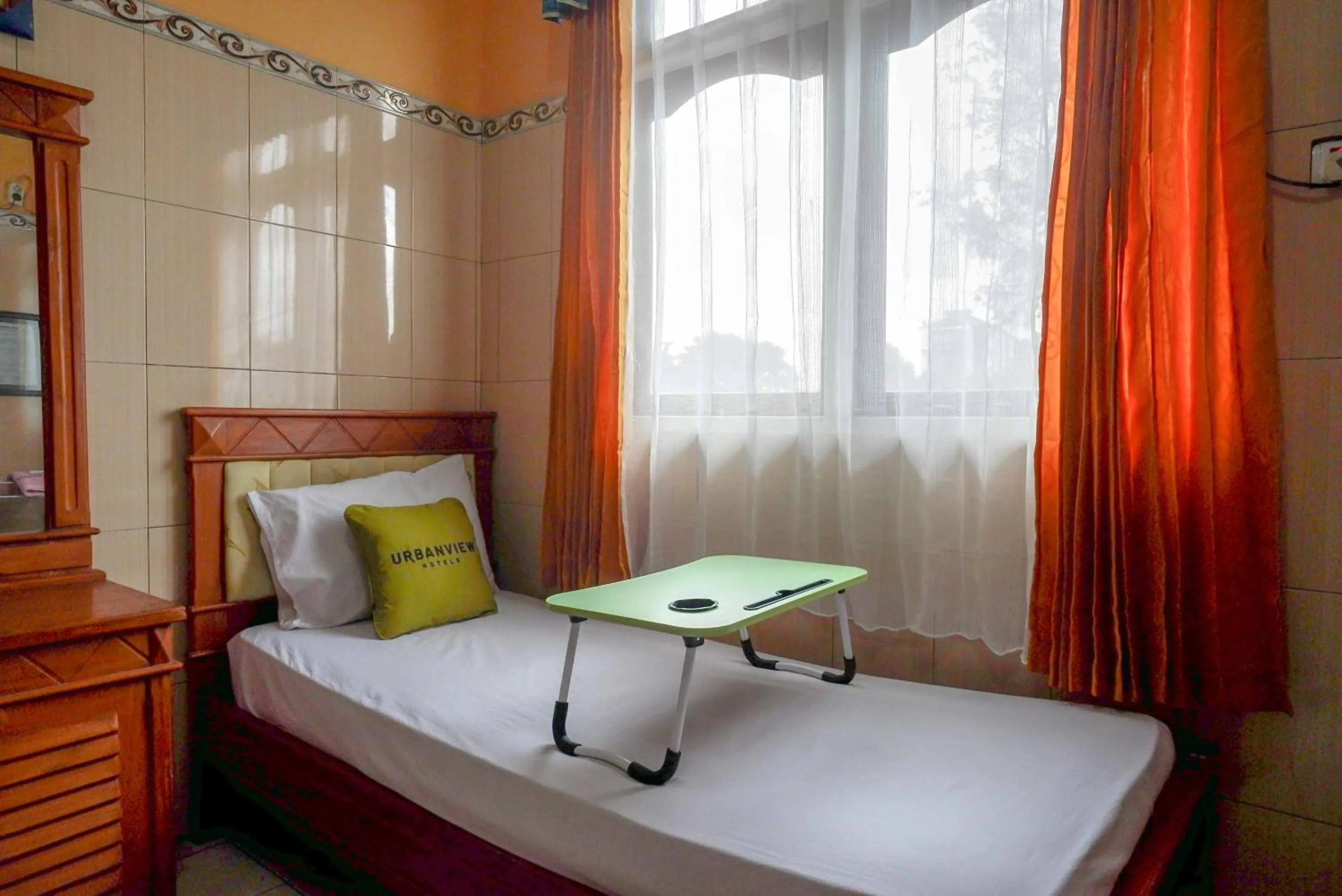 Bed in Urbanview Hotel Anugrah Kendal by RedDoorz