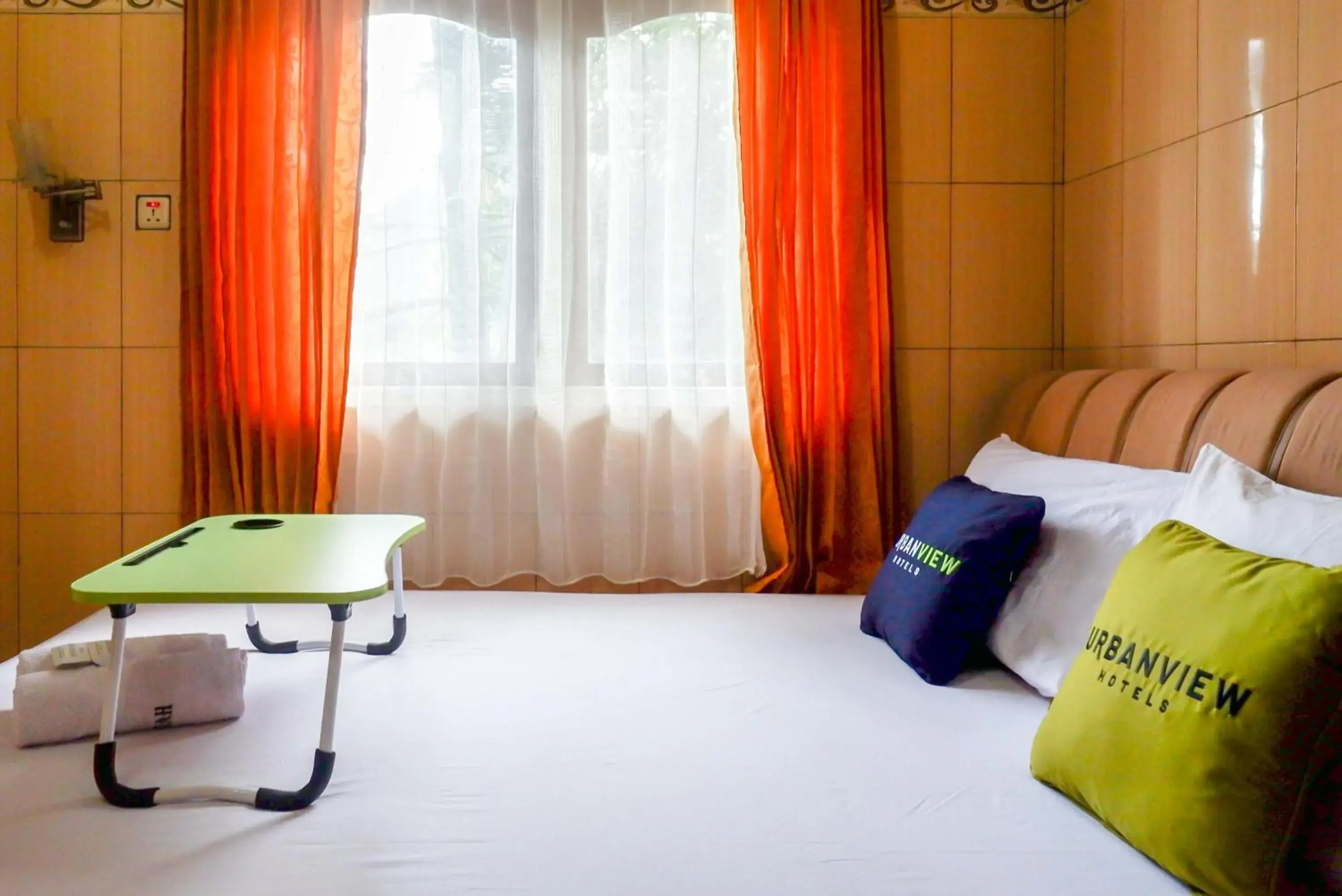 Bed in Urbanview Hotel Anugrah Kendal by RedDoorz Bed in Urbanview Hotel Anugrah Kendal by RedDoorz