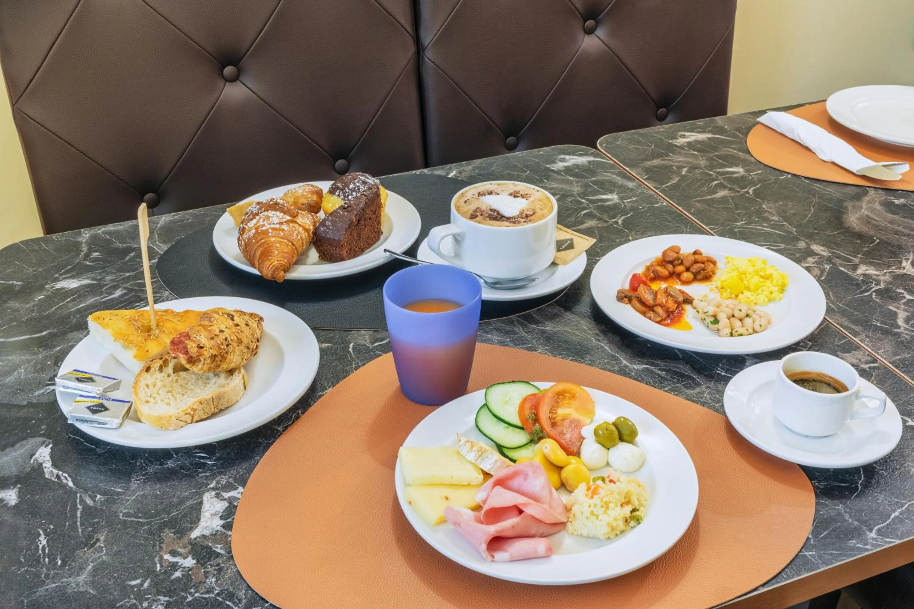 Buffet breakfast in Hotel Il Convento