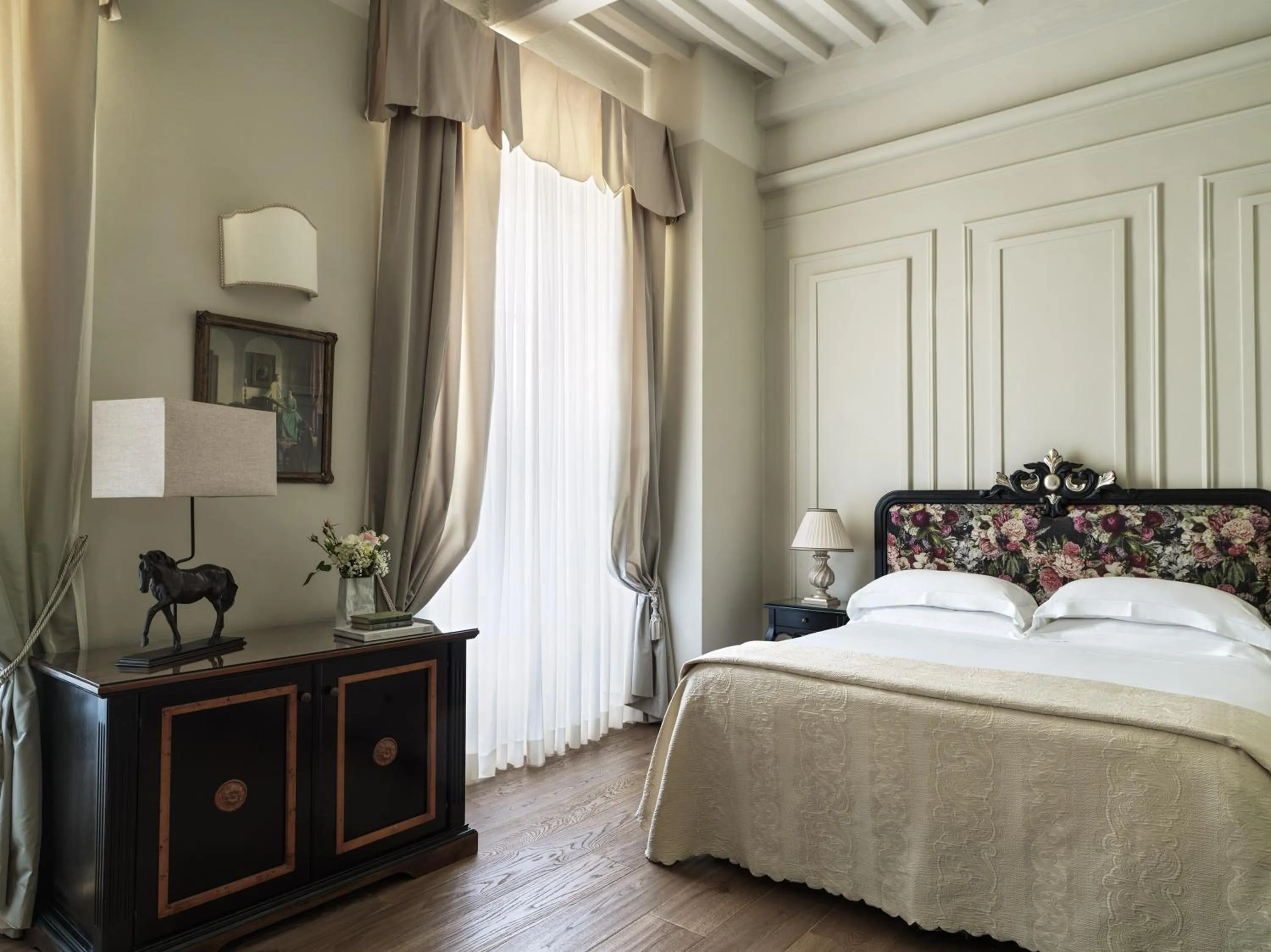 Bedroom, Bed in Villa di Piazzano - Small Luxury Hotels of the World