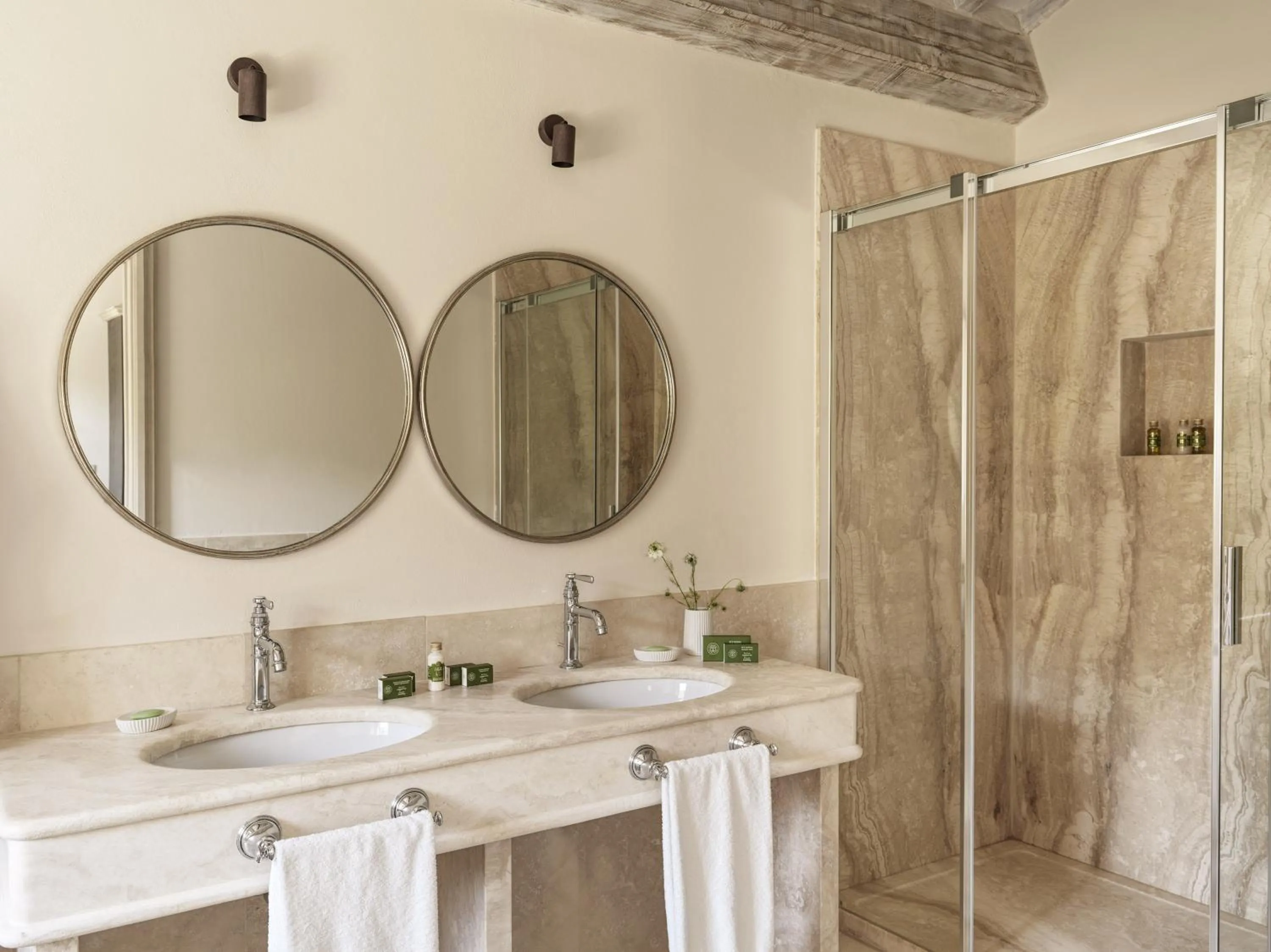 Shower in Villa di Piazzano - Small Luxury Hotels of the World