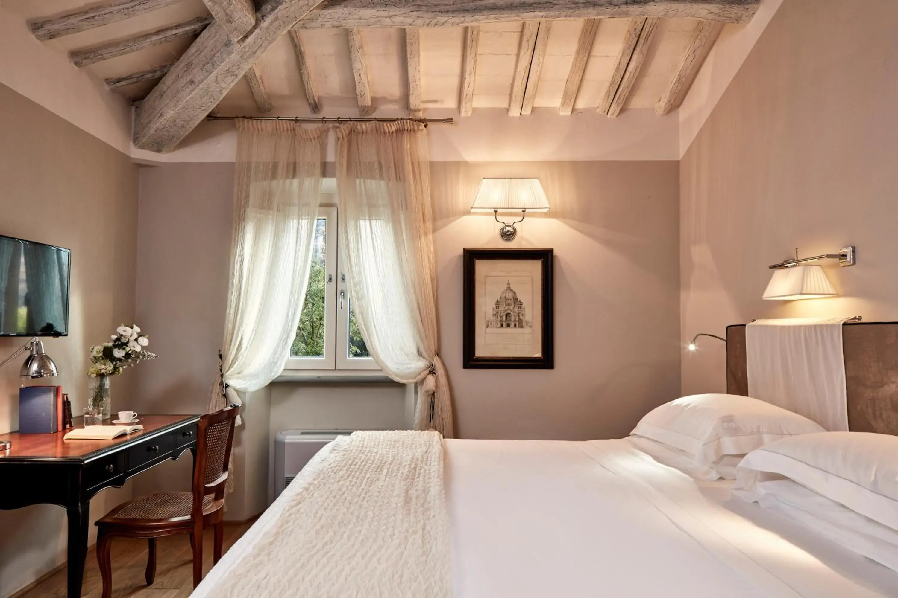 Classic Double Room in Villa di Piazzano - Small Luxury Hotels of the World Classic Double Room in Villa di Piazzano - Small Luxury Hotels of the World
