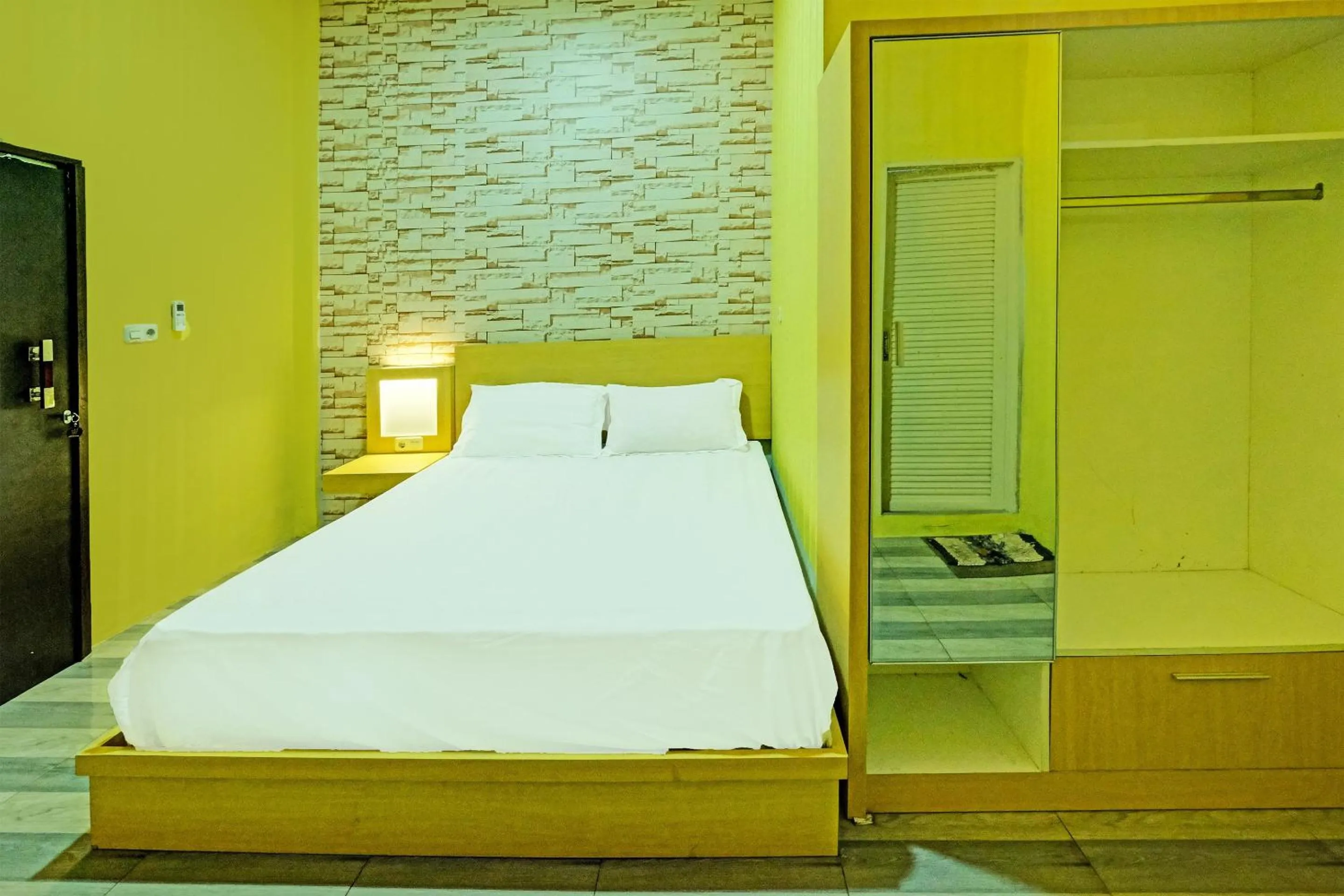 Bedroom in Hotel O Callista Homestay Near RSUD Prof. Dr. H. M. Anwar Makkatutu