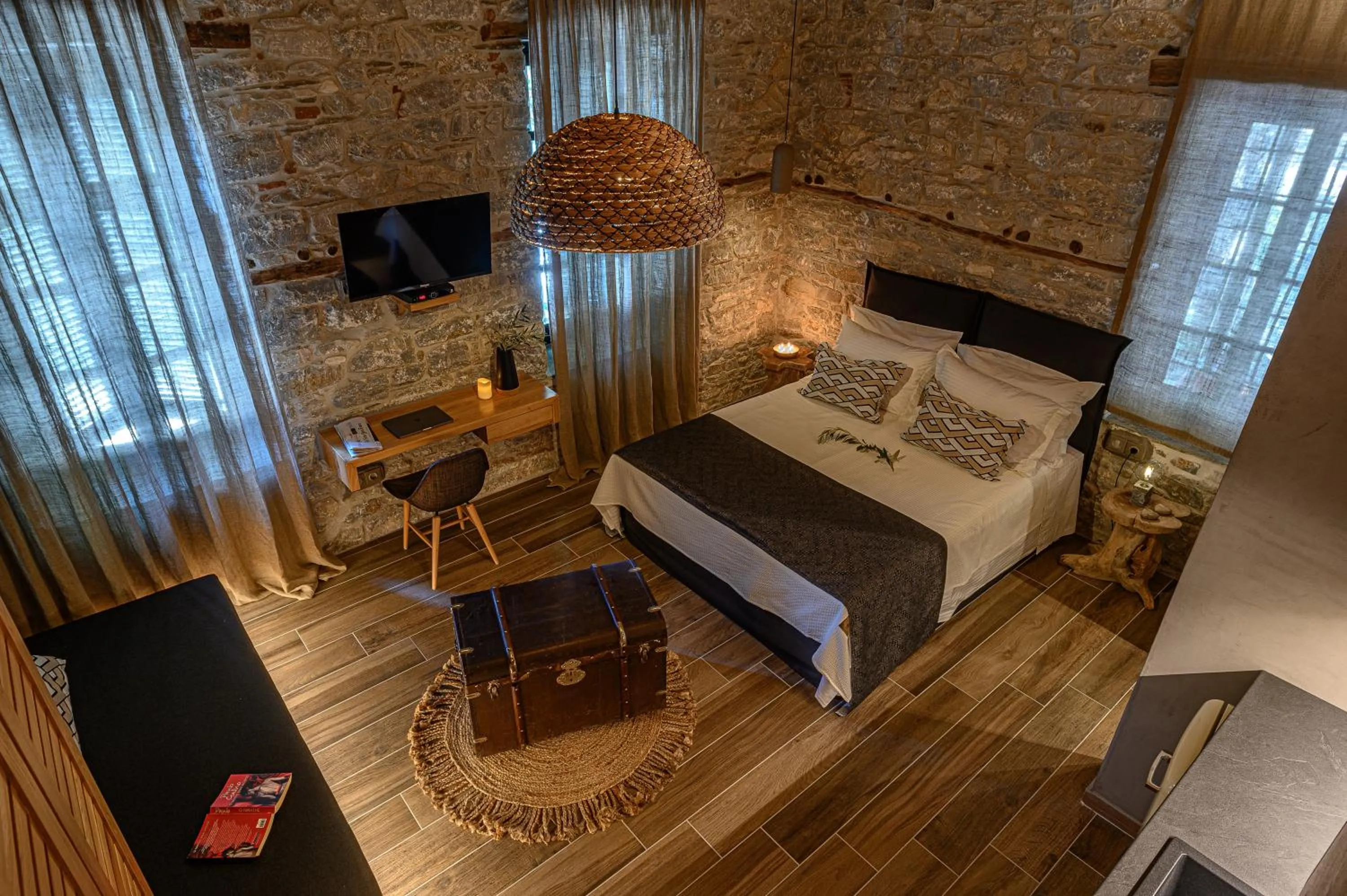 TV and multimedia, Bed in Cleopatra's Miramare
