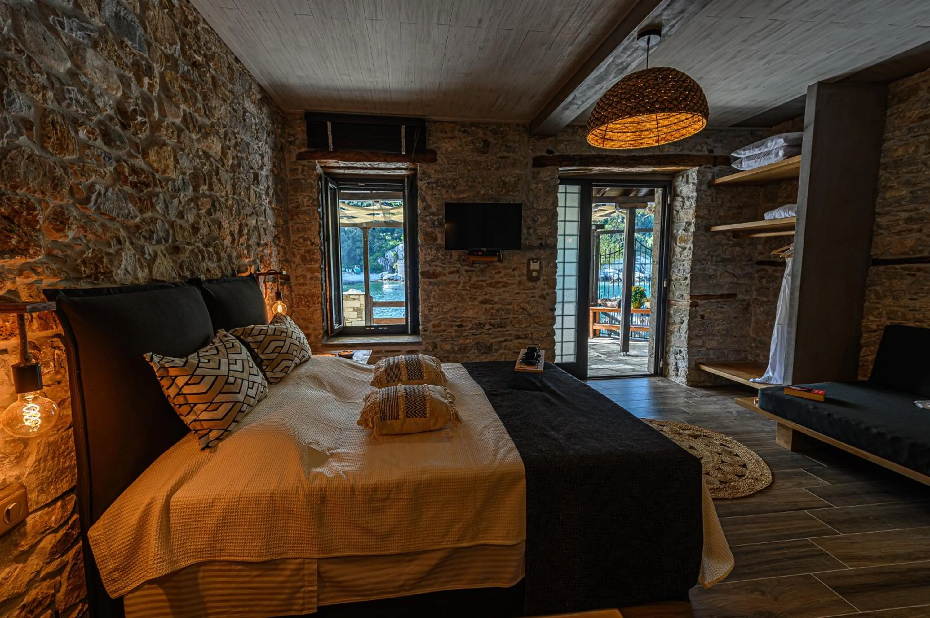 Photo of the whole room, Bed in Cleopatra's Miramare