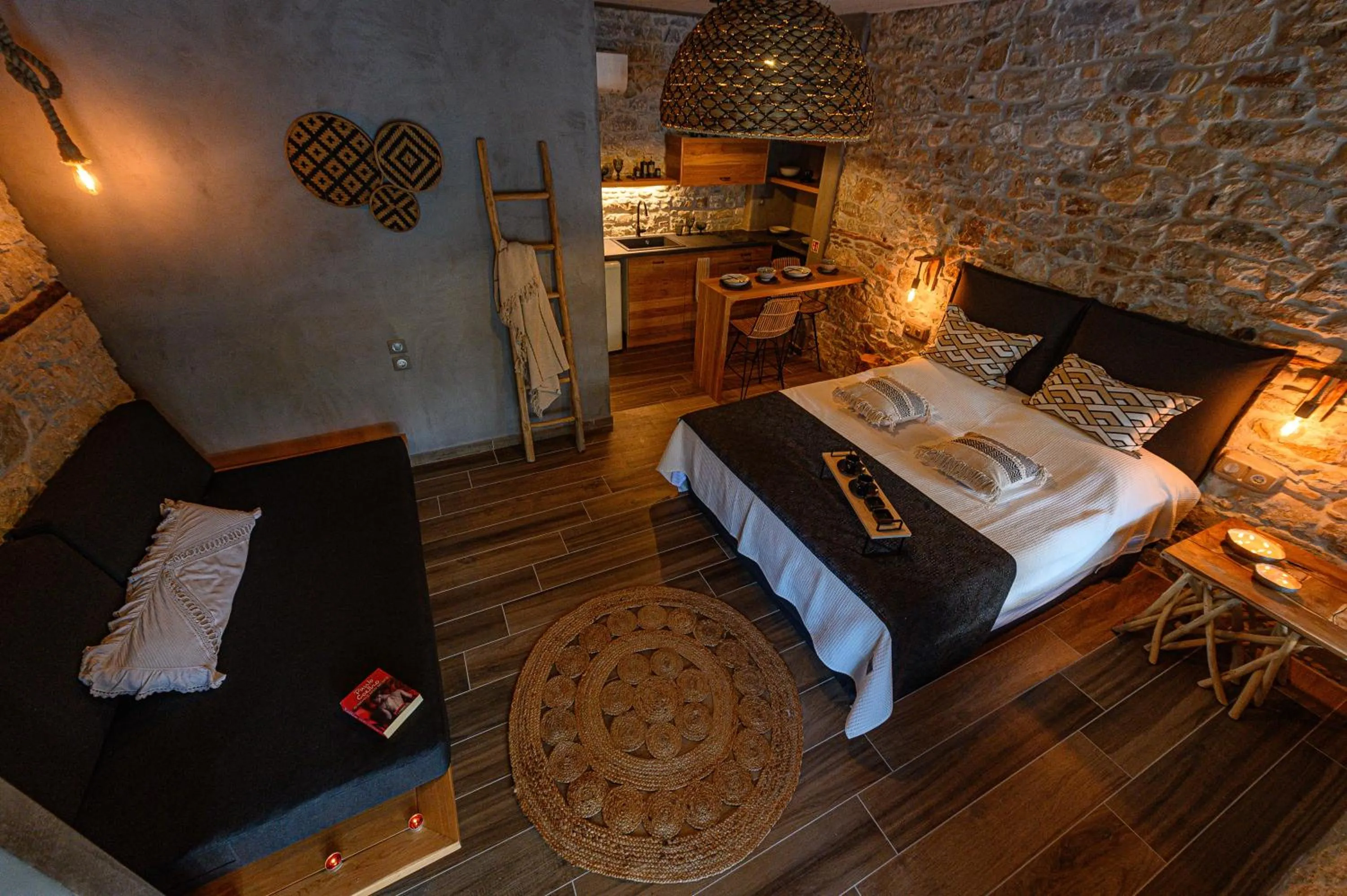 Photo of the whole room, Bed in Cleopatra's Miramare