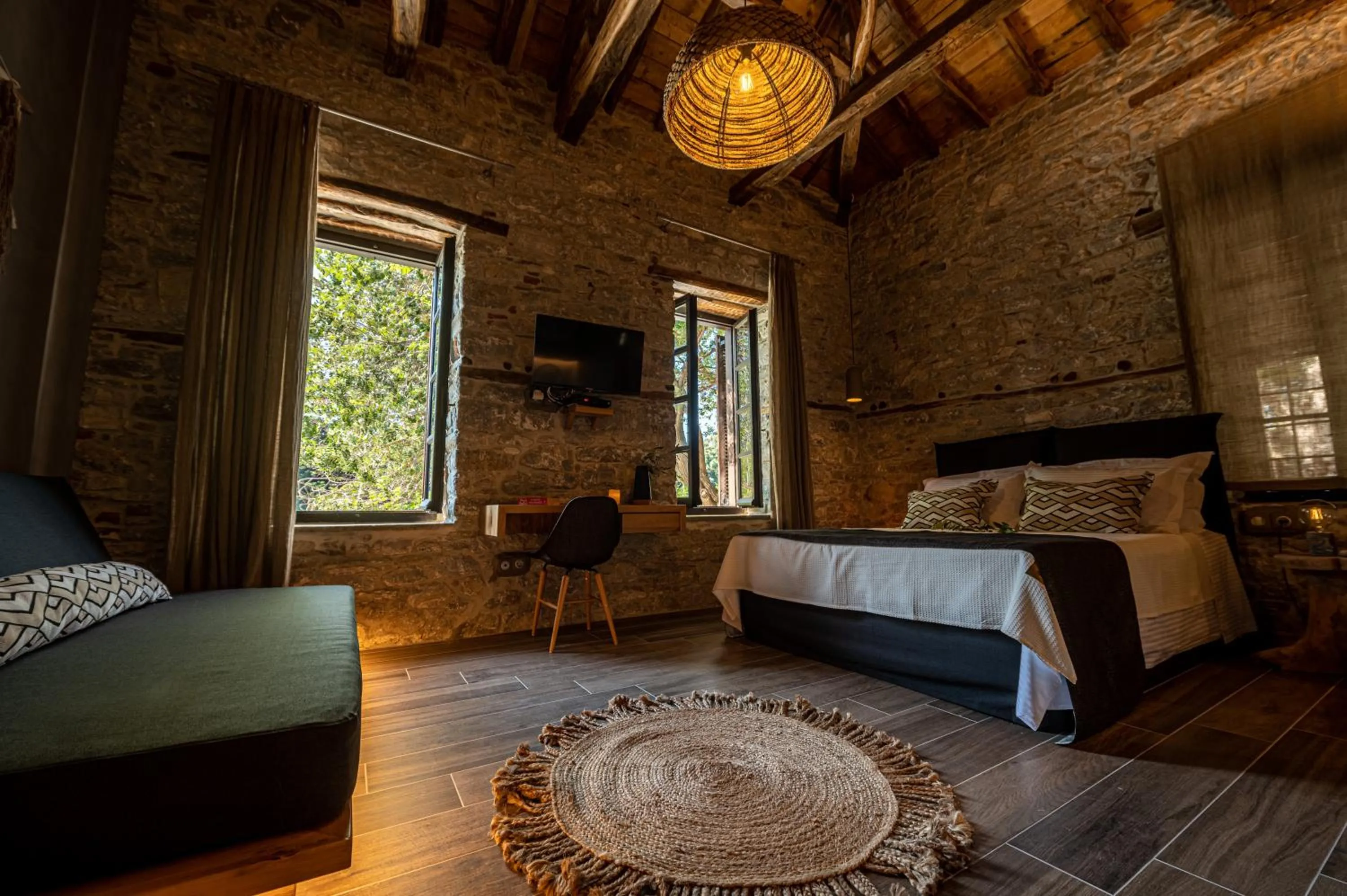 Photo of the whole room, Bed in Cleopatra's Miramare