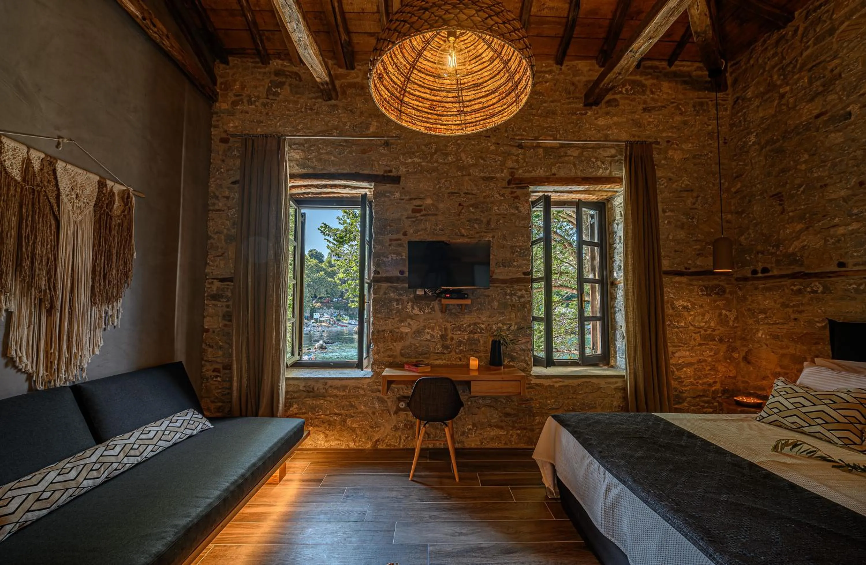 Photo of the whole room, Bed in Cleopatra's Miramare