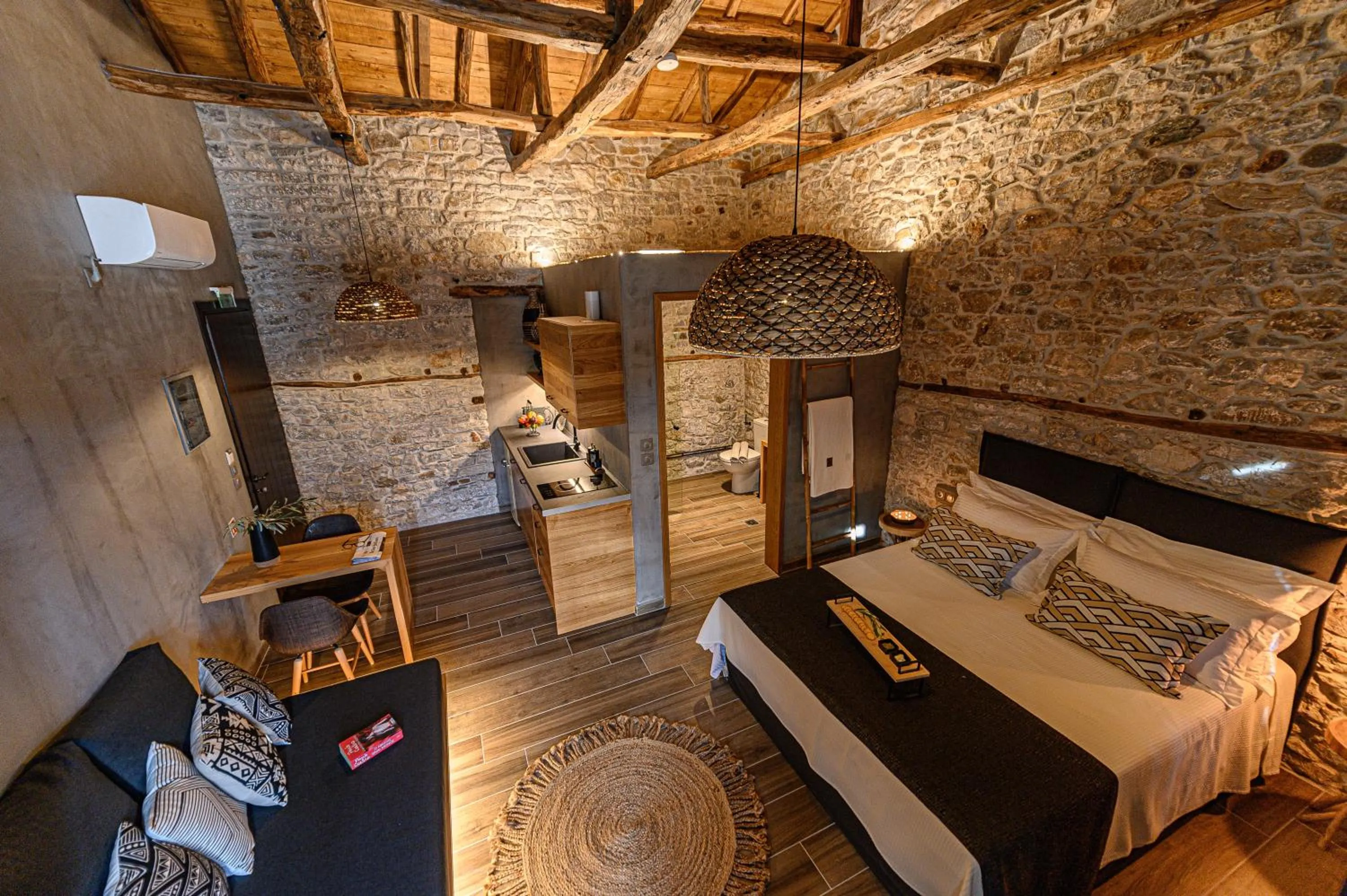 Photo of the whole room, Bed in Cleopatra's Miramare