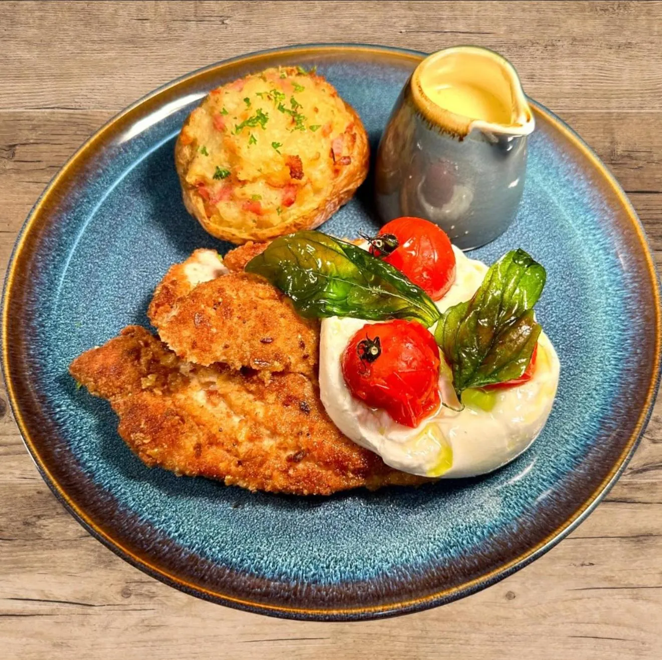 Restaurant/places to eat in The Nest Hotel & Restaurant