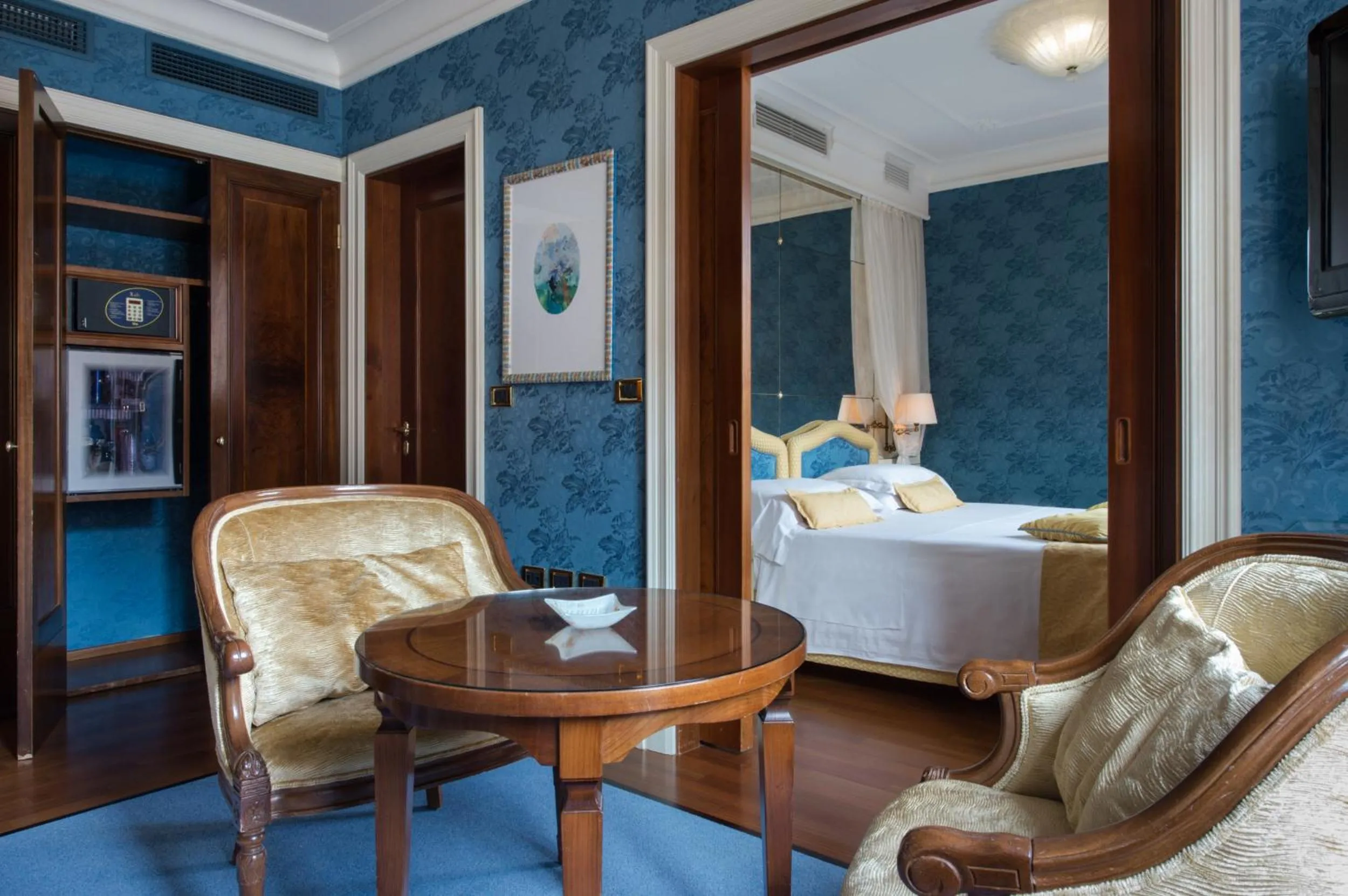 Decorative detail, Bed in Art Hotel Orologio