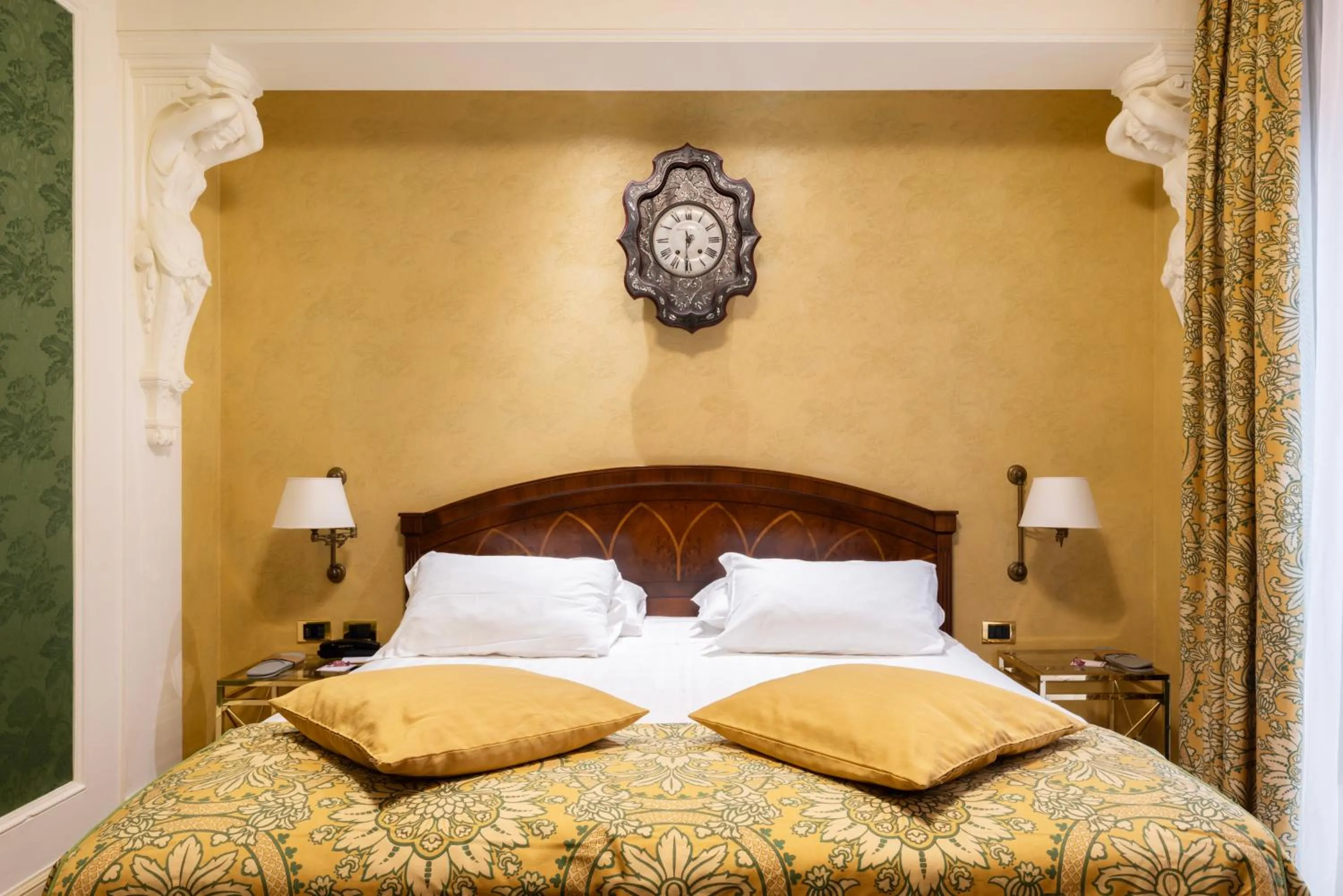 Bedroom, Bed in Art Hotel Orologio