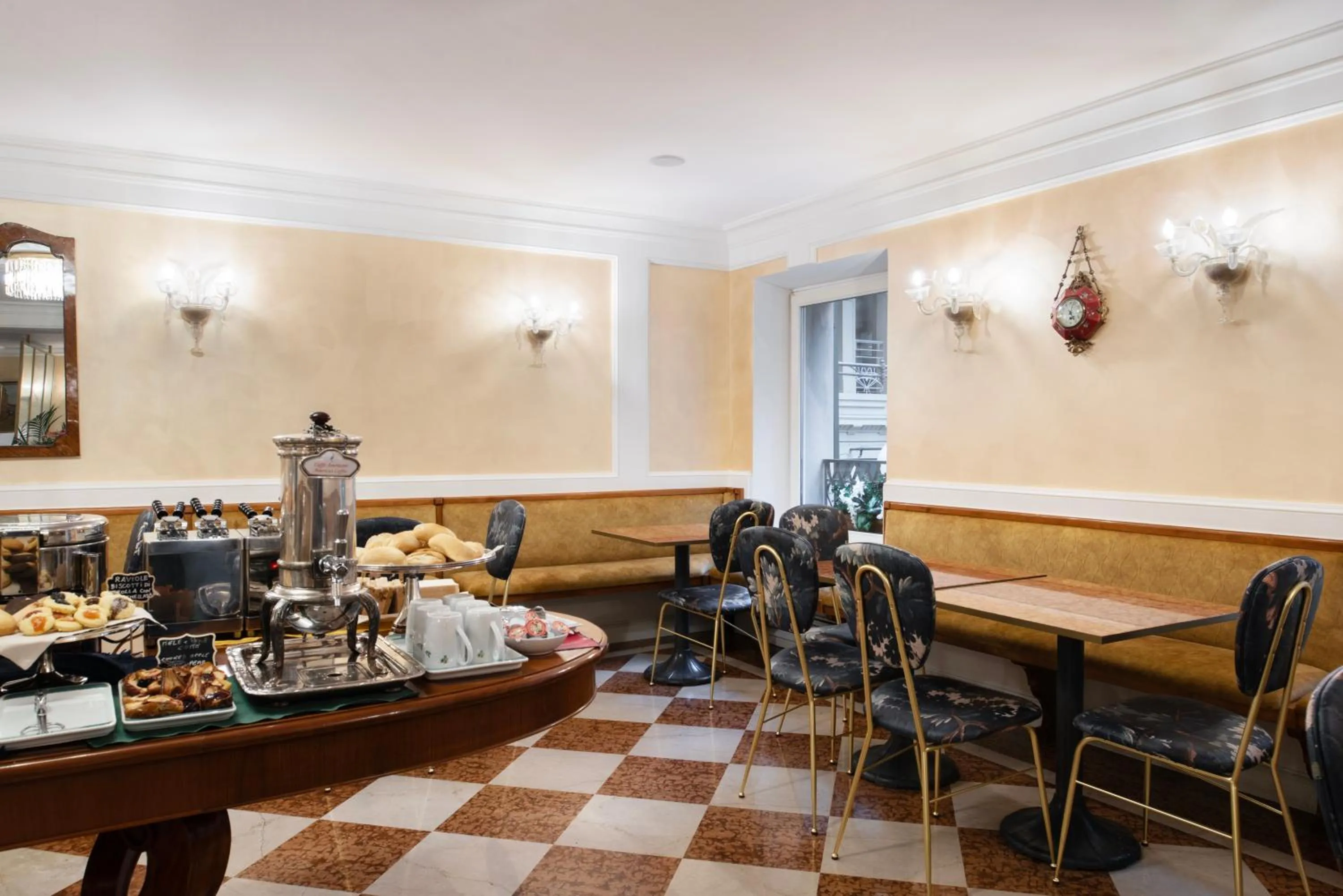 Breakfast in Art Hotel Orologio