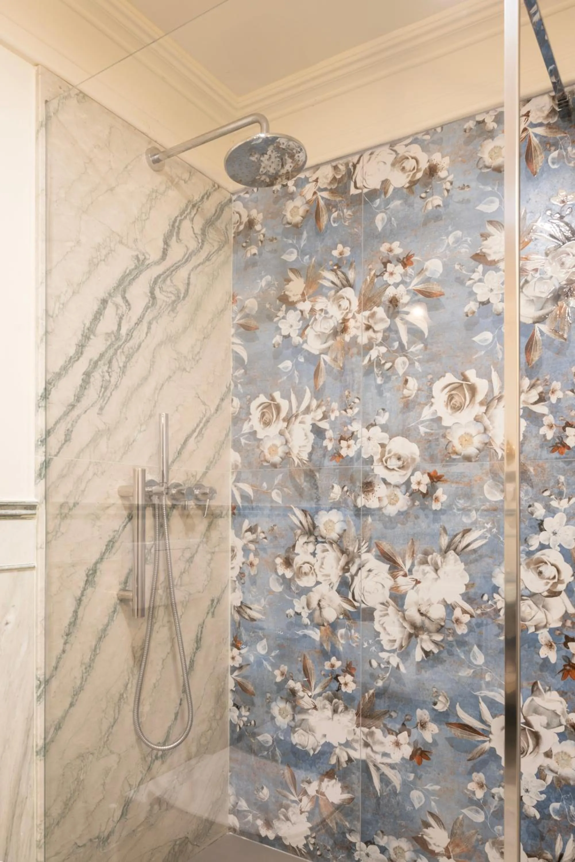 Shower in Art Hotel Orologio