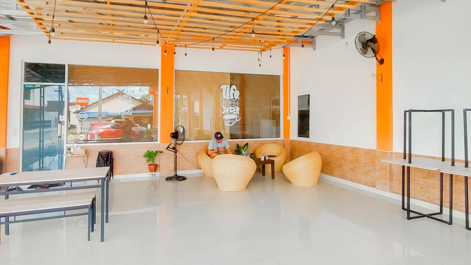 Lobby or reception in Urbanview Hotel Bundaran Besar Palangkaraya by RedDoorz