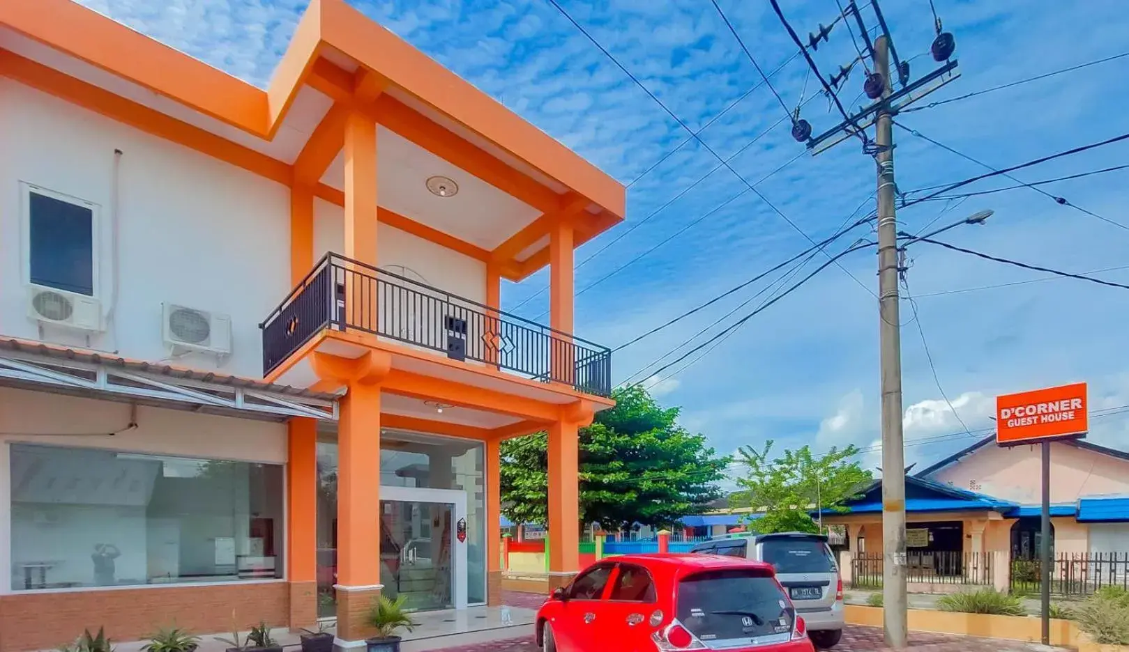 Property building in Urbanview Hotel Bundaran Besar Palangkaraya by RedDoorz Property building in Urbanview Hotel Bundaran Besar Palangkaraya by RedDoorz