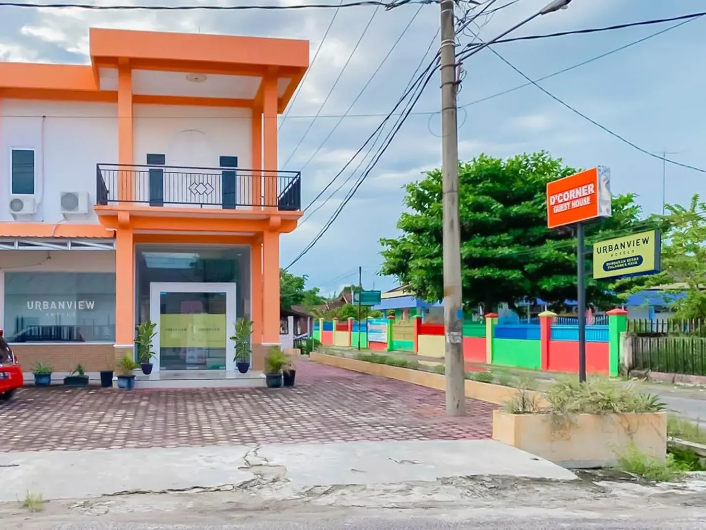 Property building in Urbanview Hotel Bundaran Besar Palangkaraya by RedDoorz Property building in Urbanview Hotel Bundaran Besar Palangkaraya by RedDoorz