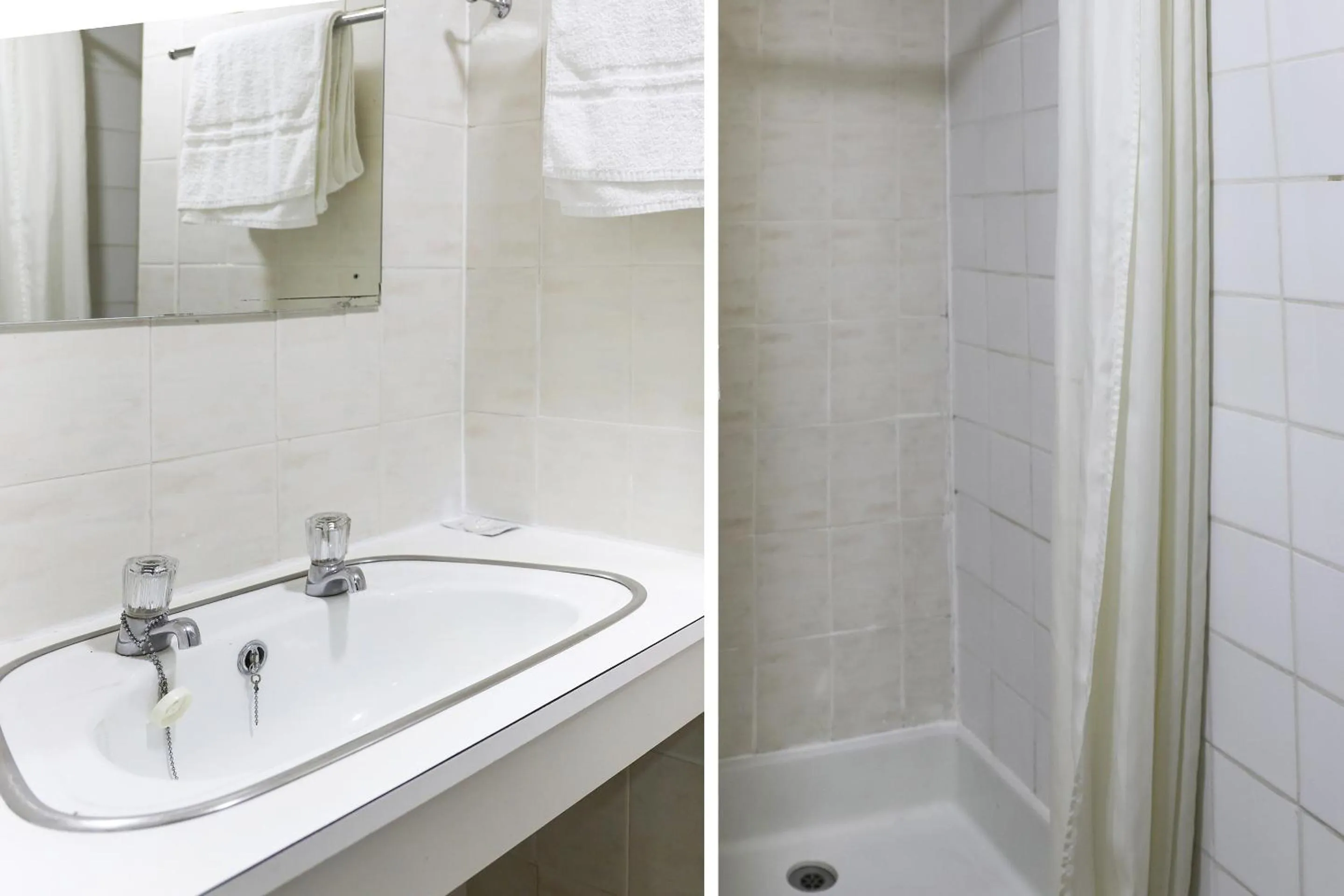 Bathroom in Hotel 346