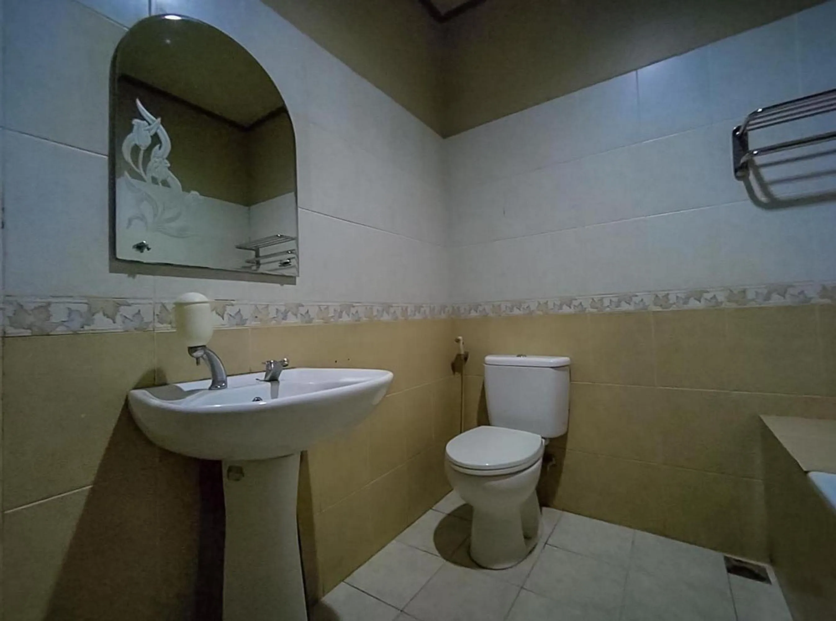 Bathroom in Hotel Indiana Syariah Mitra RedDoorz