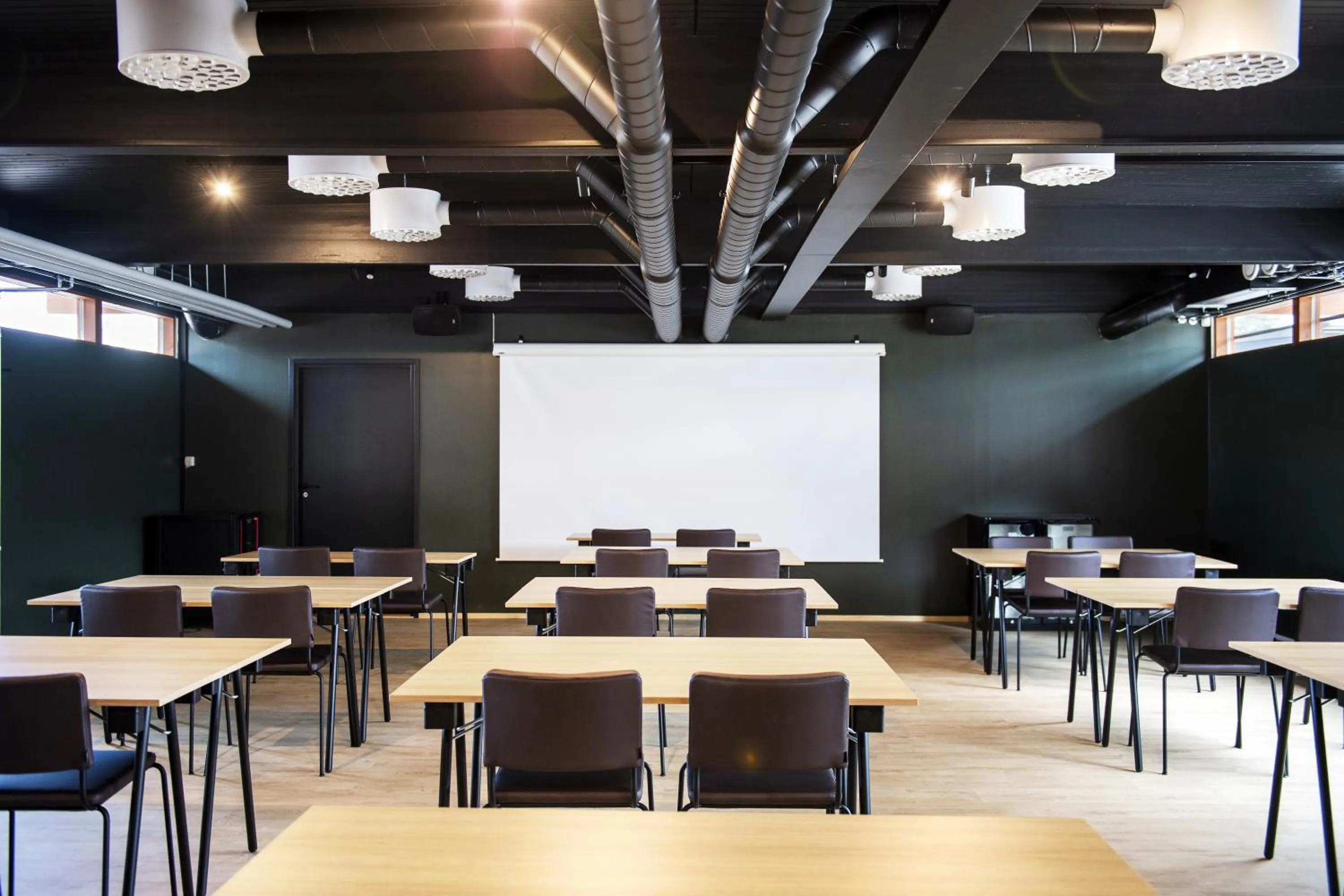 Meeting/conference room in Break Sokos Hotel Tykkimäki Resort