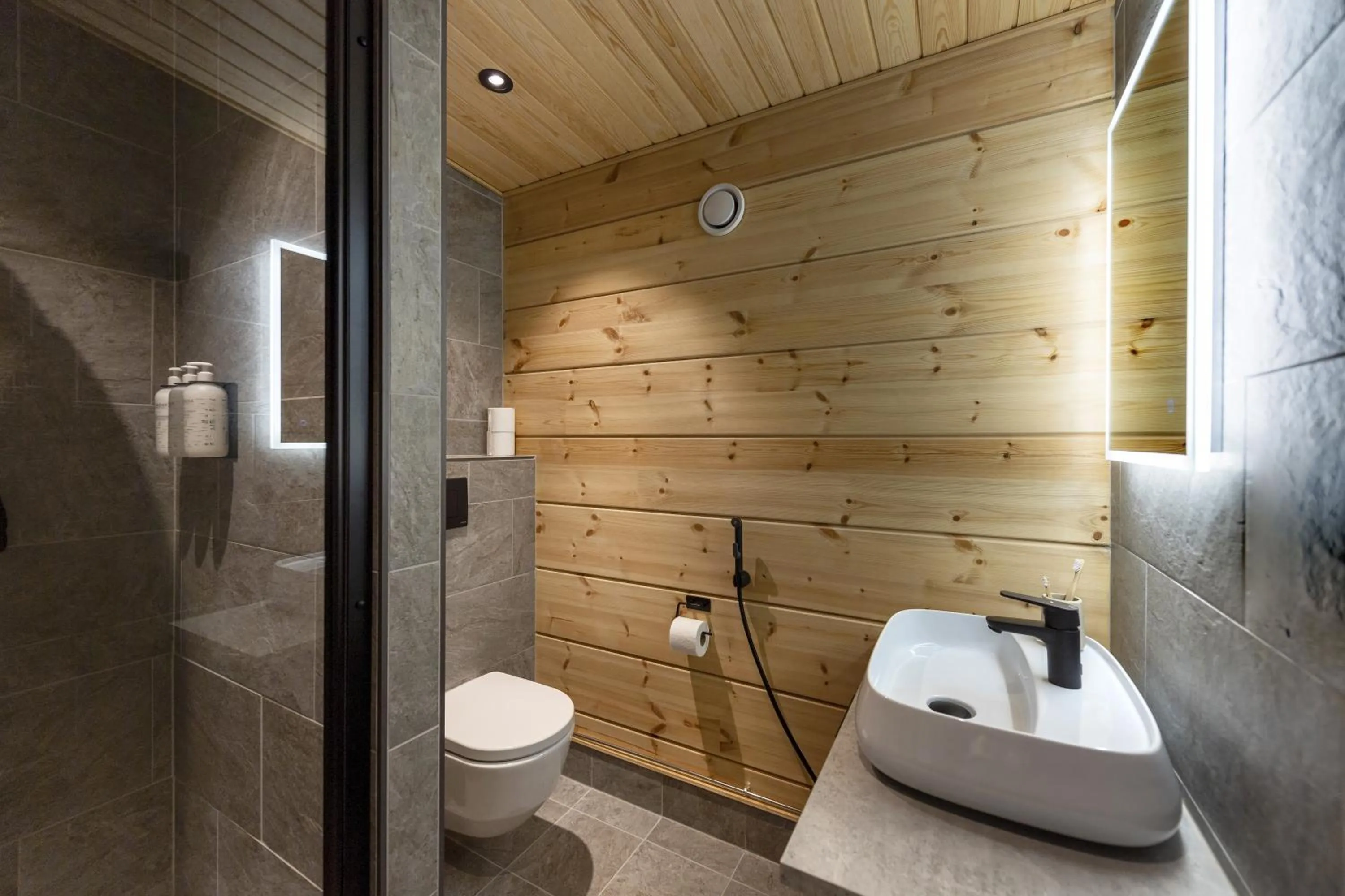 Toilet in Break Sokos Hotel Tykkimäki Resort