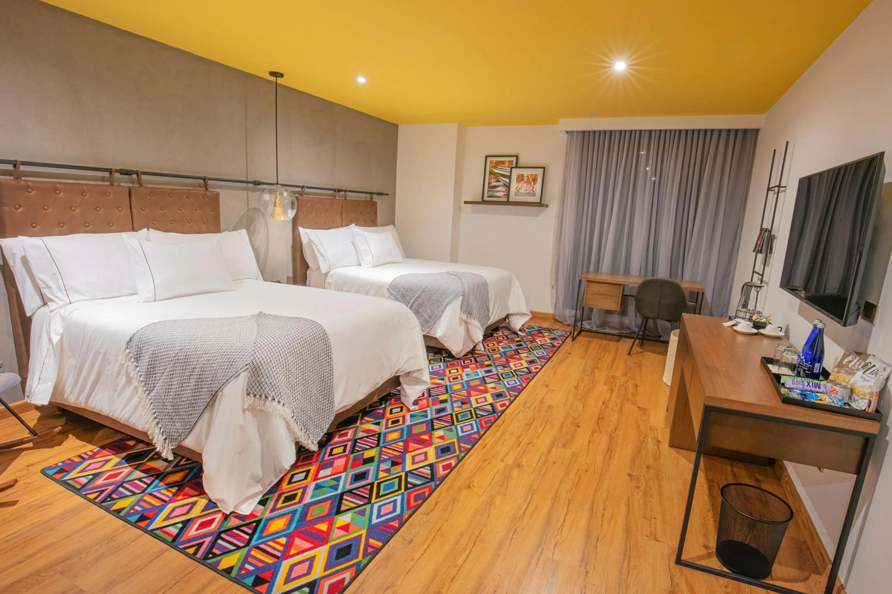 Photo of the whole room, Bed in Hotel V1501