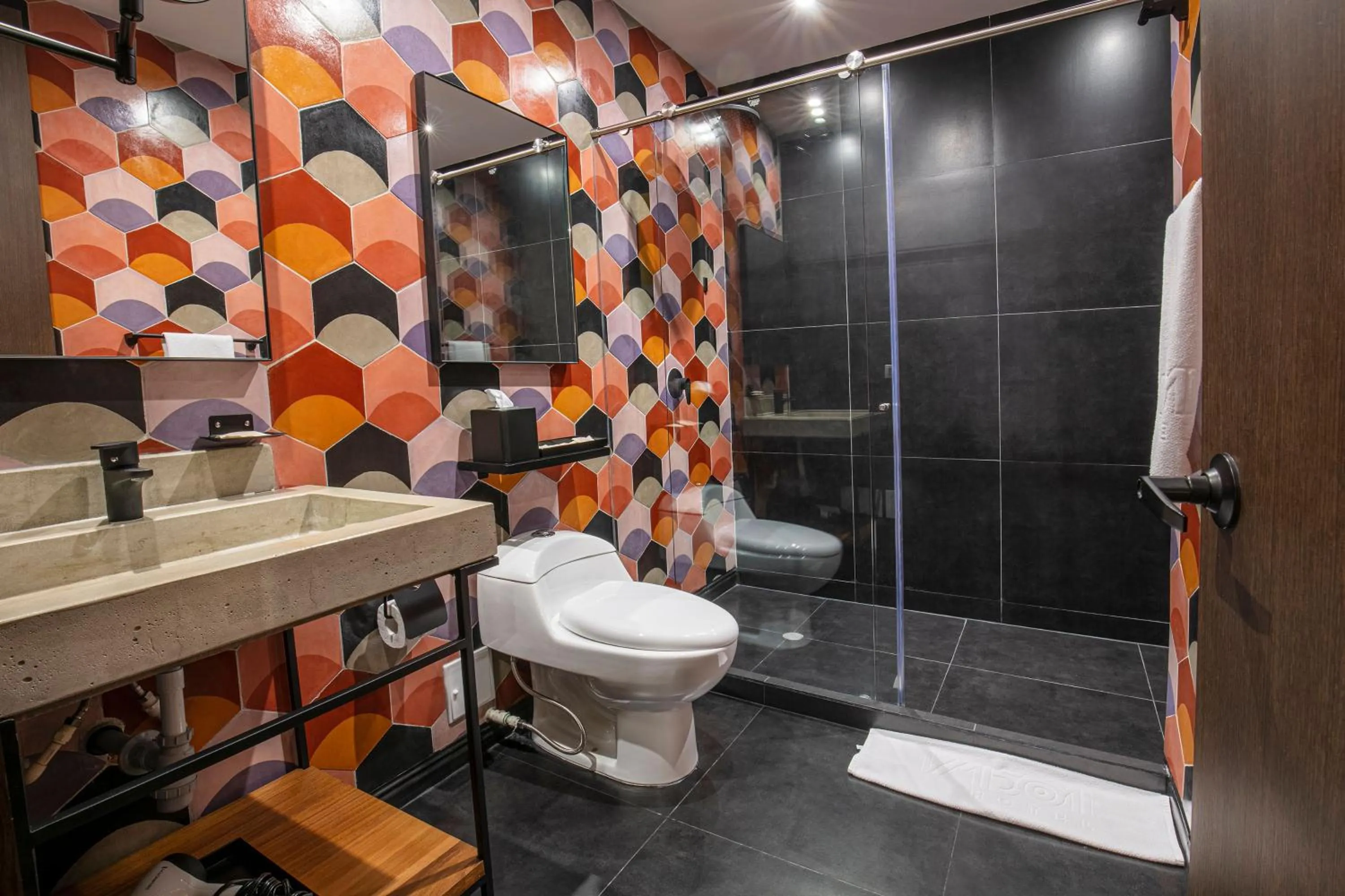 Shower in Hotel V1501