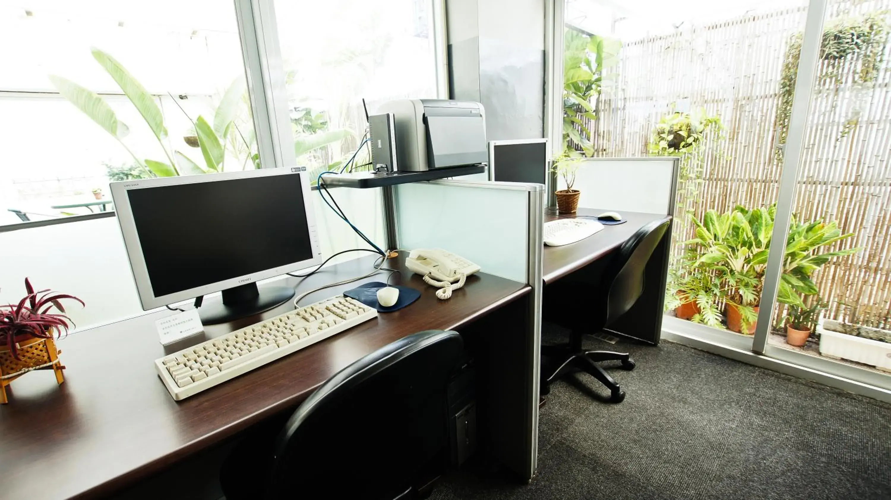 Business facilities, TV/Entertainment Center in Cambridge Hotel Yung Kong