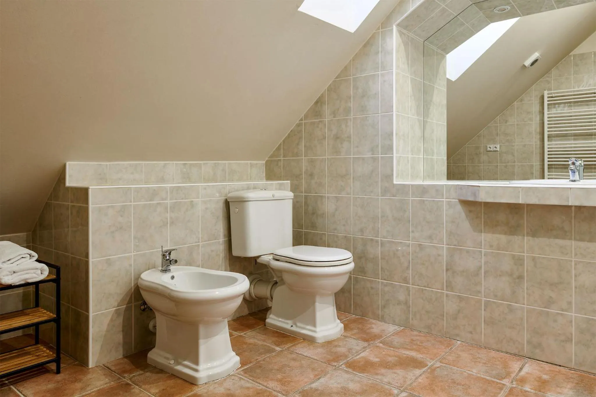 Bathroom in Orangerie Garden by KH