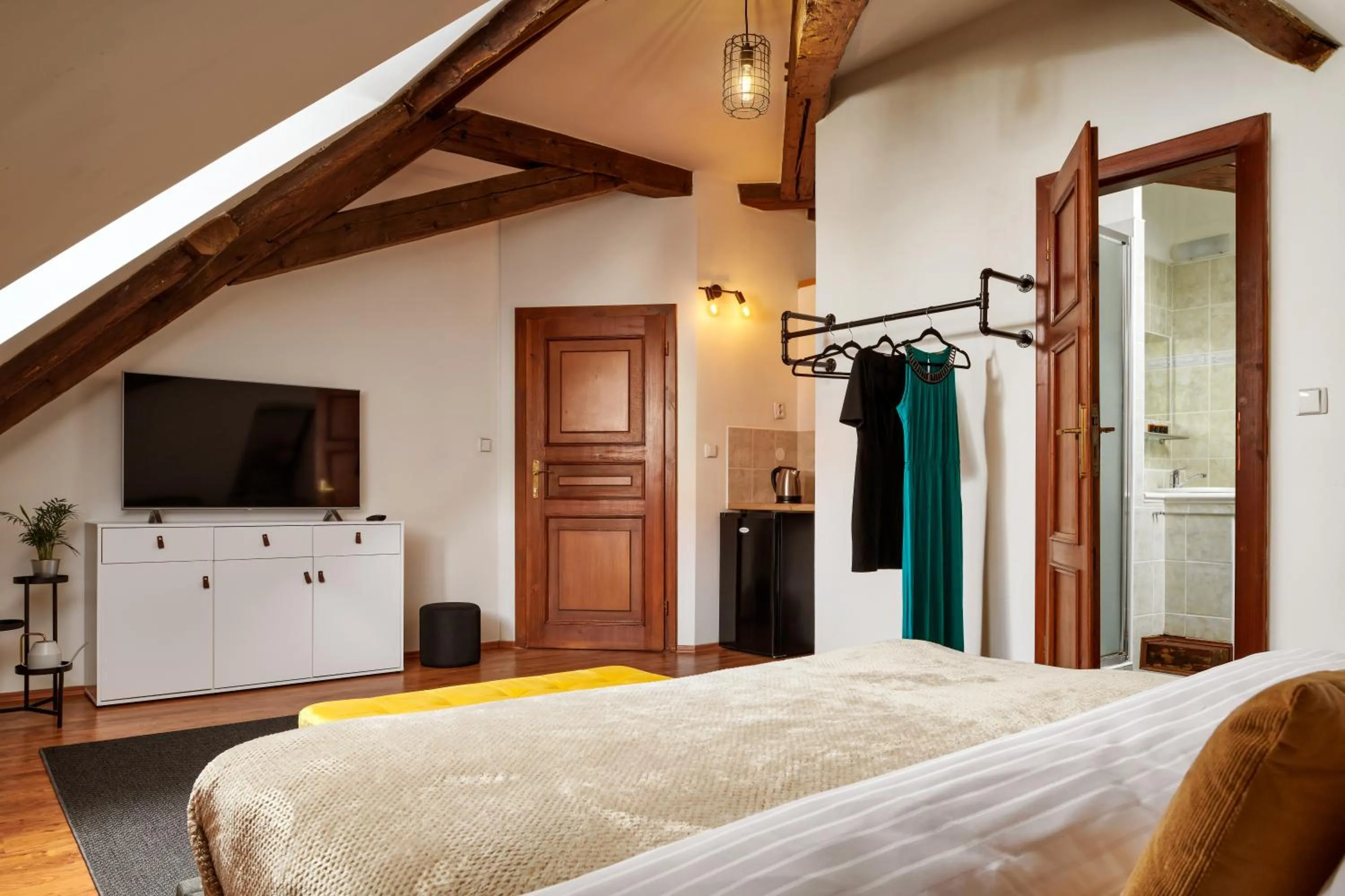 Bed in Orangerie Garden by KH