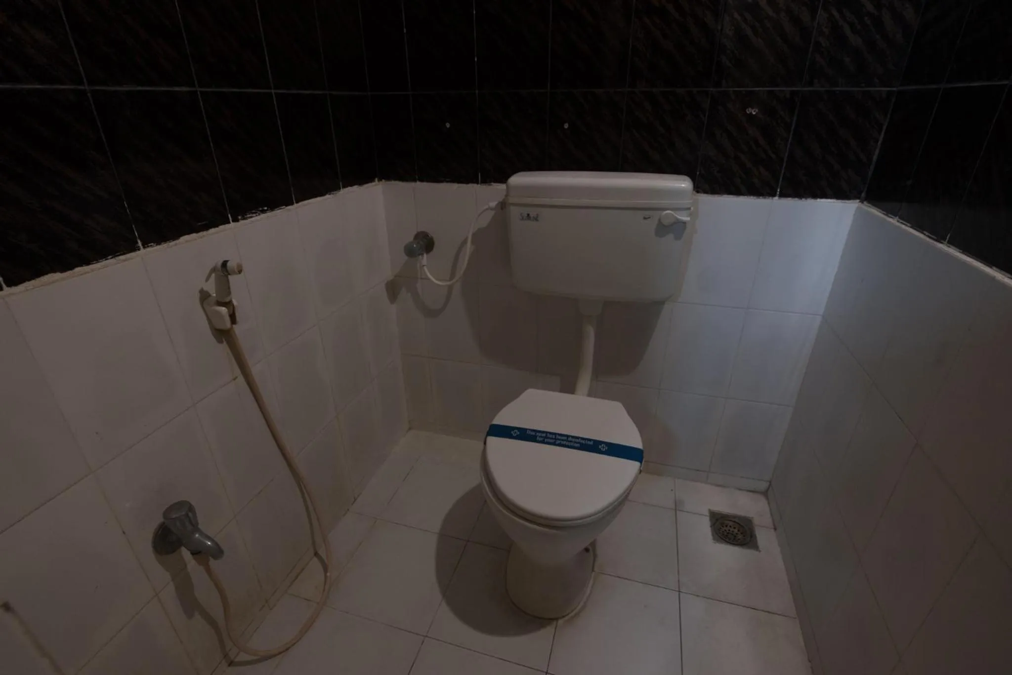 Bathroom in Arunik Inn