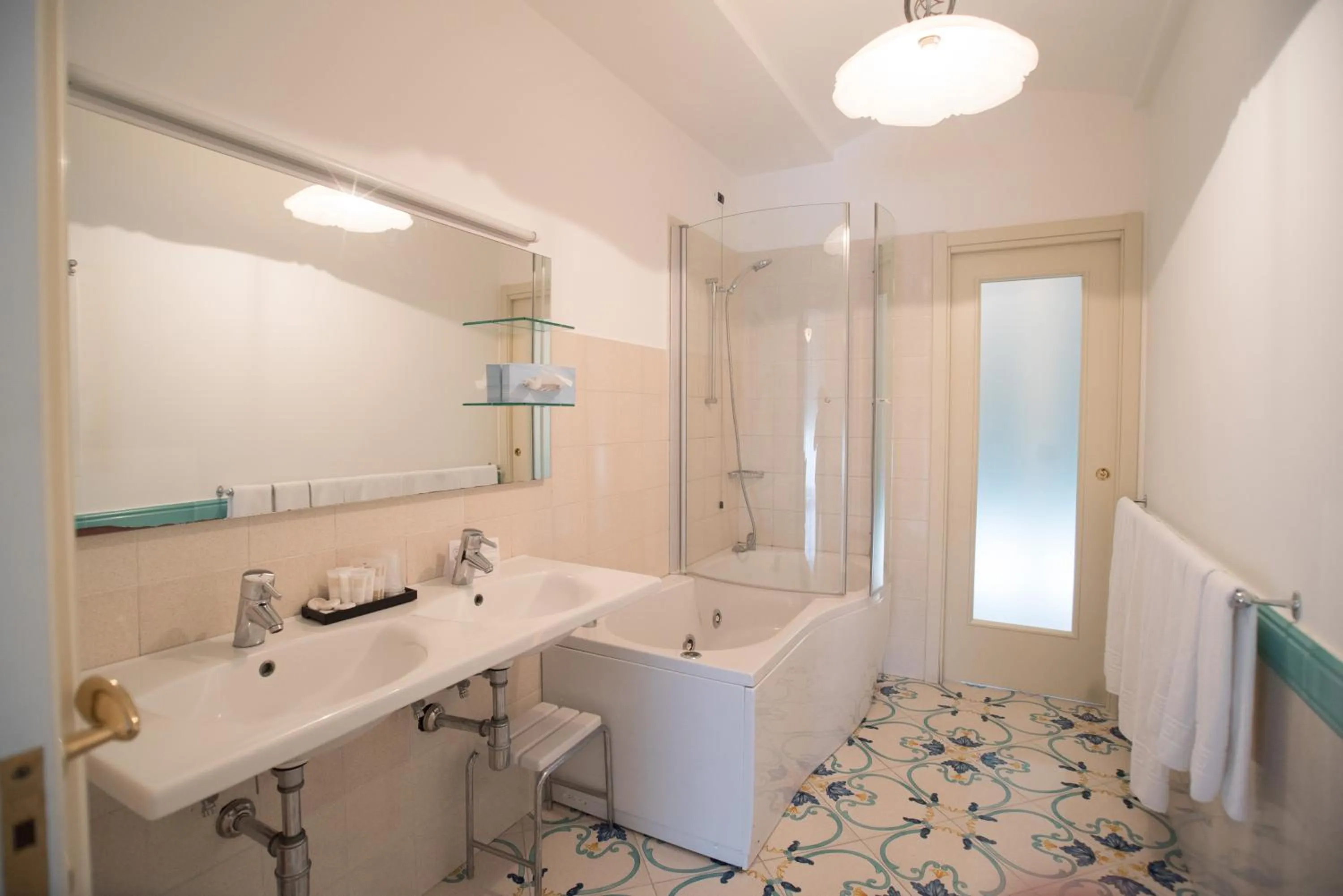 Shower in Hotel Villa Maria