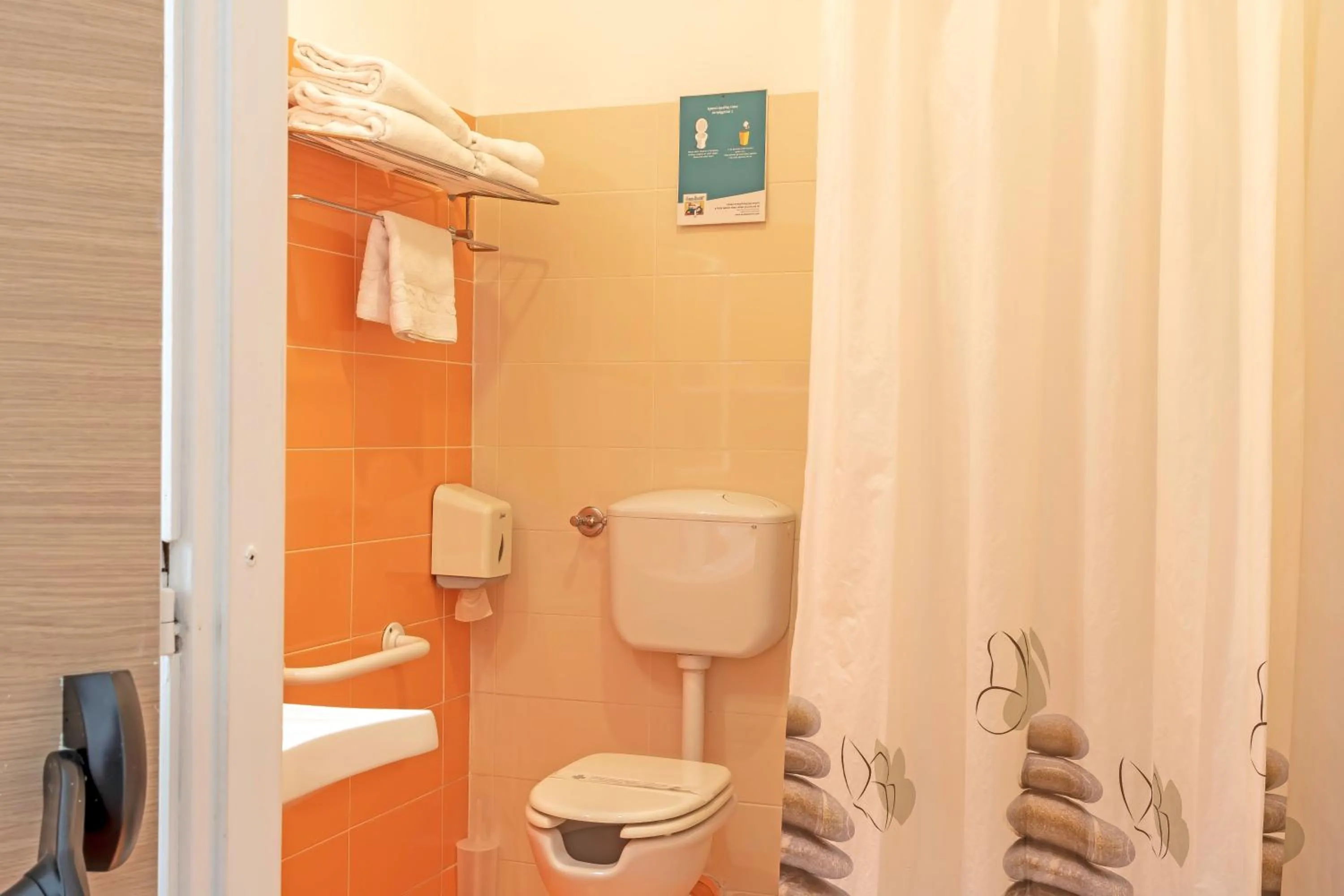 Shower in A Casa di Amici