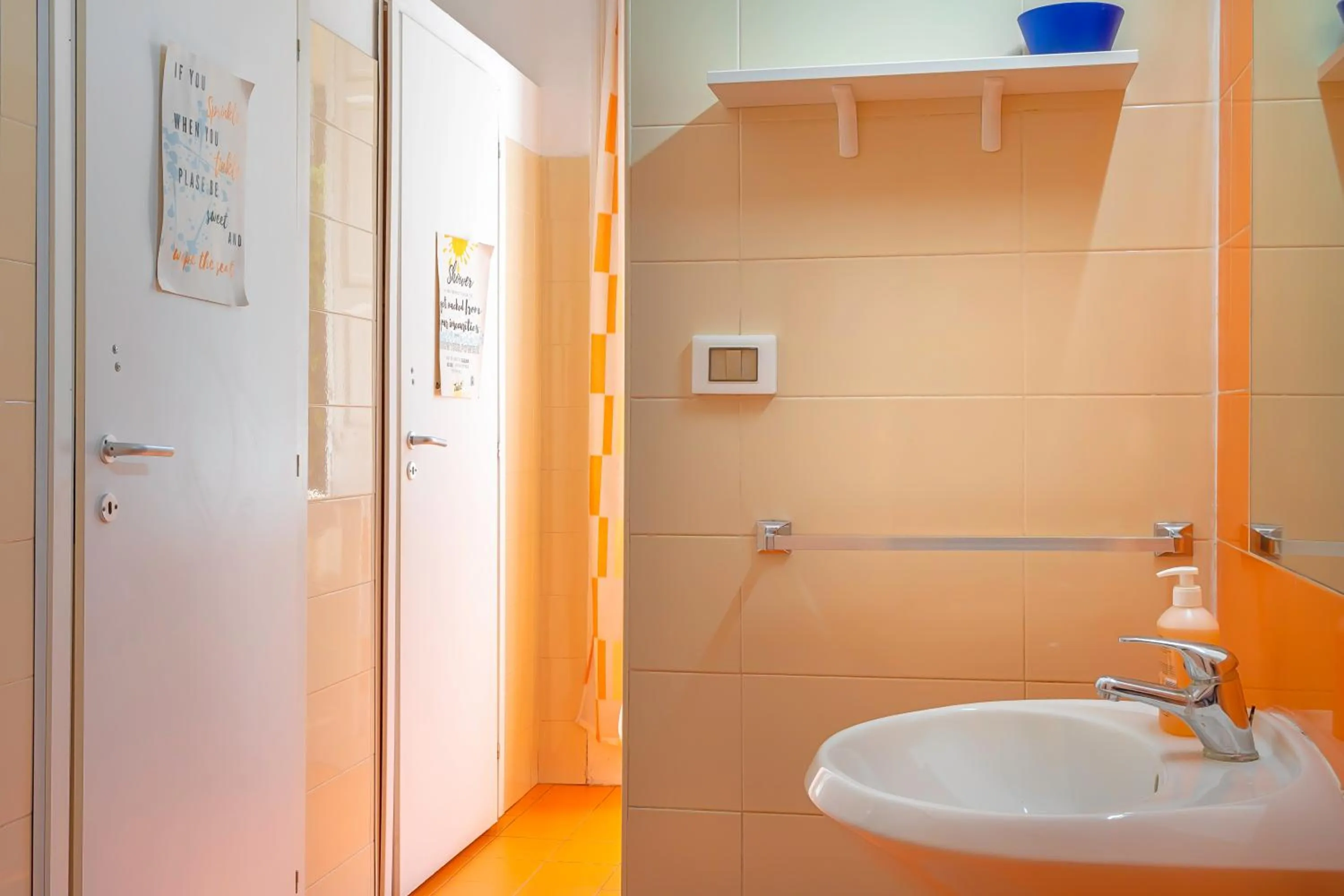 Shower in A Casa di Amici