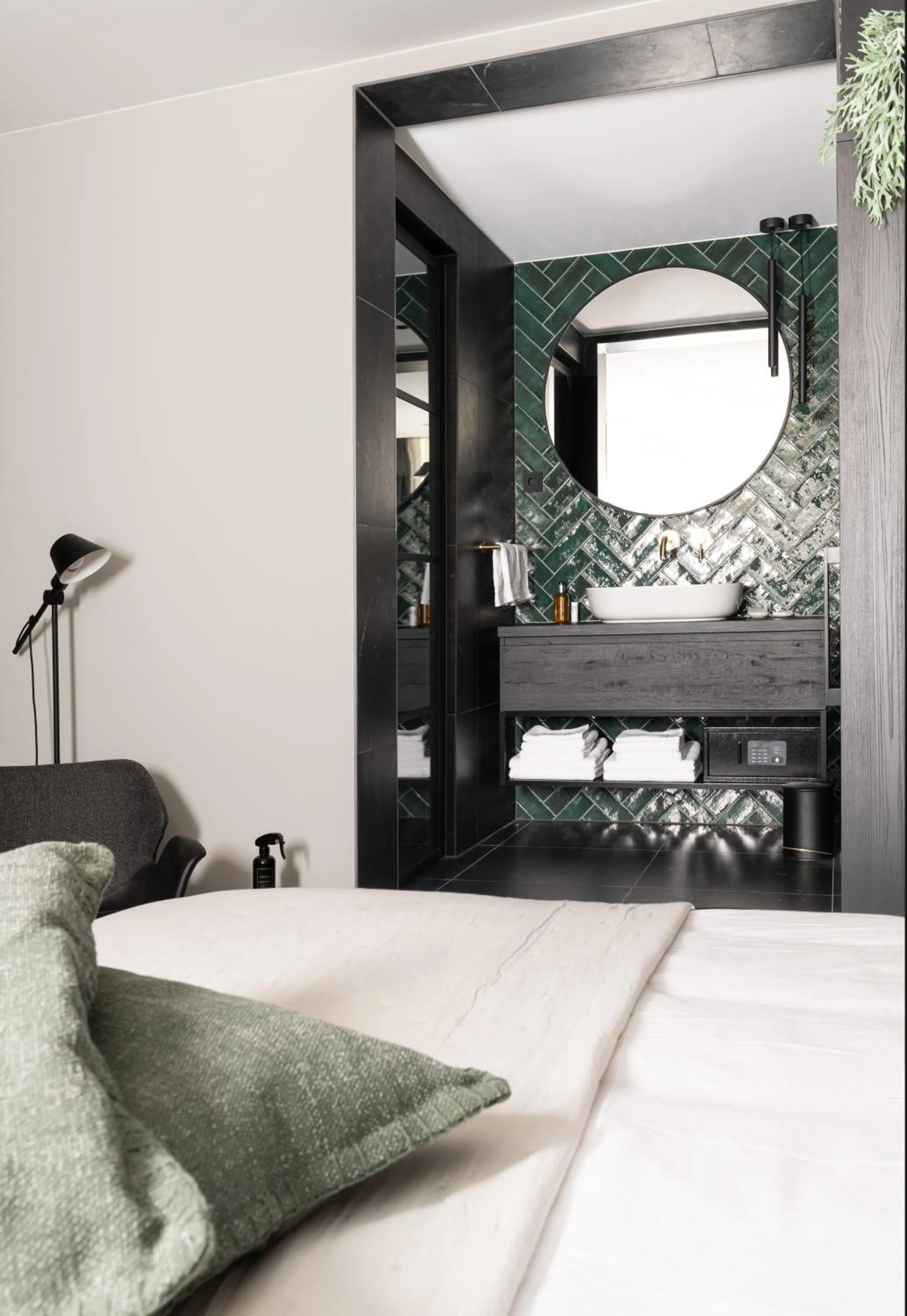 Bathroom, Bed in Boutiquehotel Princenjagt