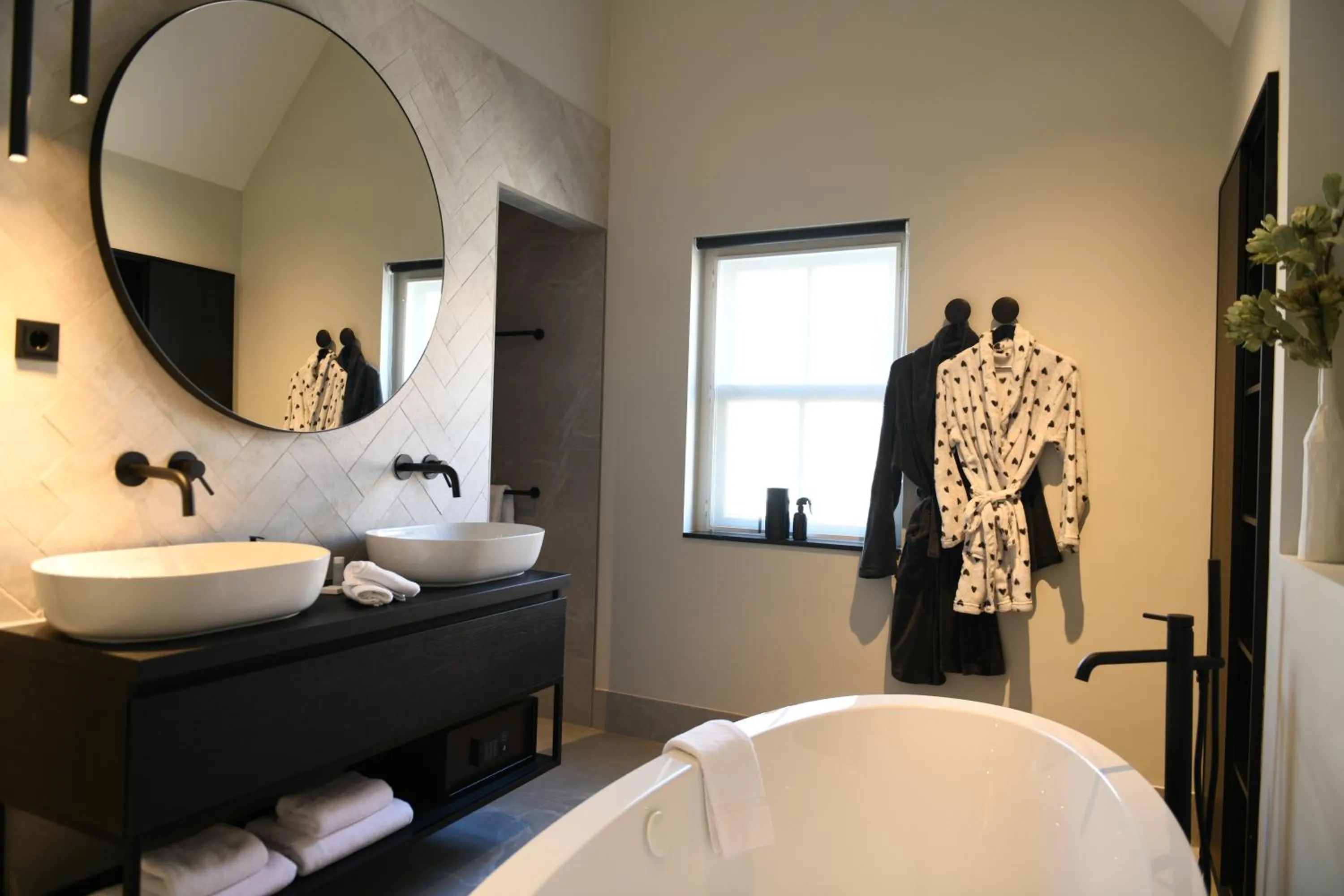Bathroom, Bed in Boutiquehotel Princenjagt