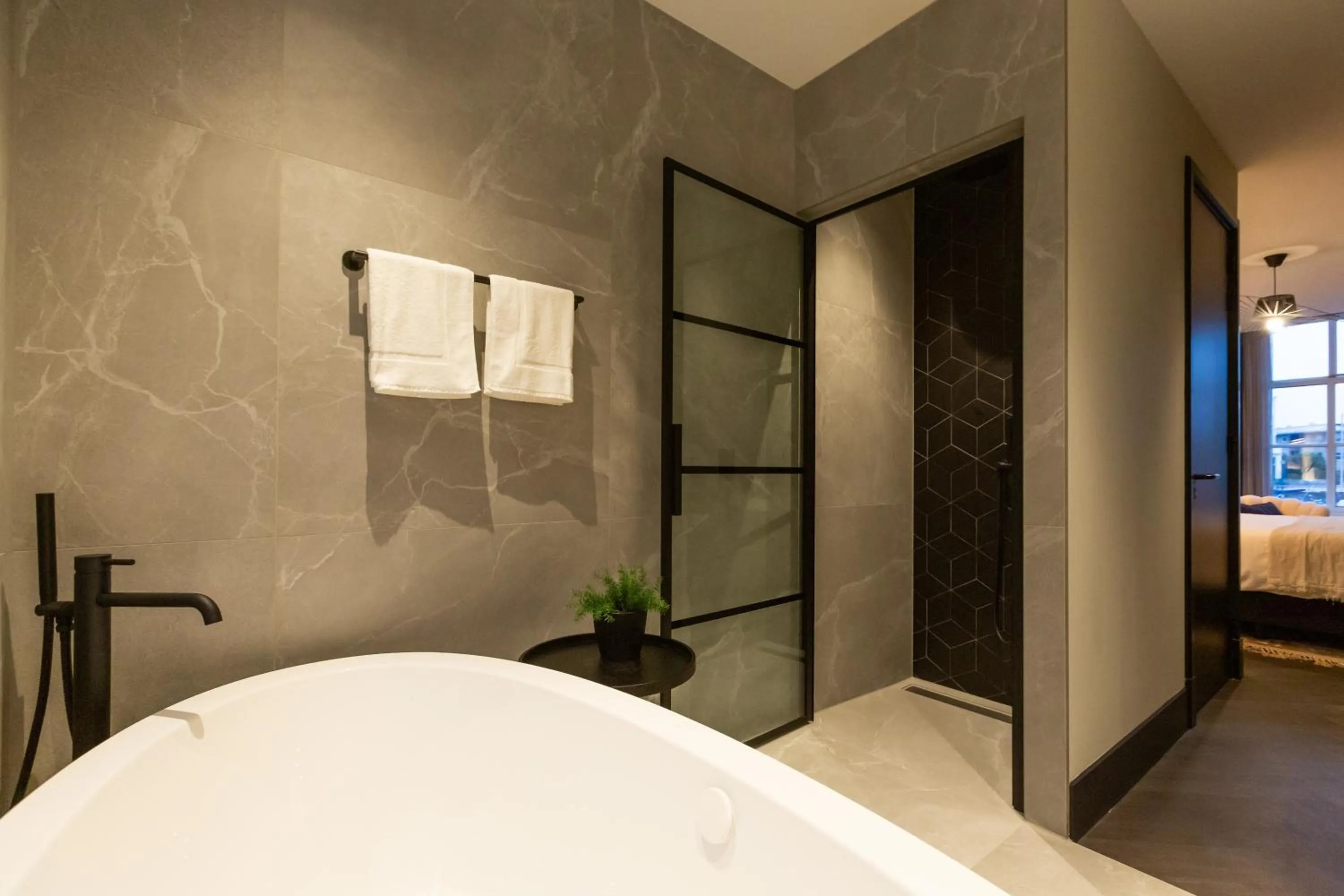 Shower, Bed in Boutiquehotel Princenjagt