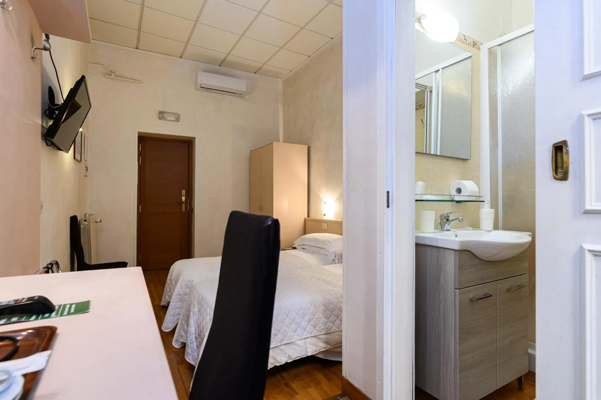 Photo of the whole room, Bed in Hotel Julia