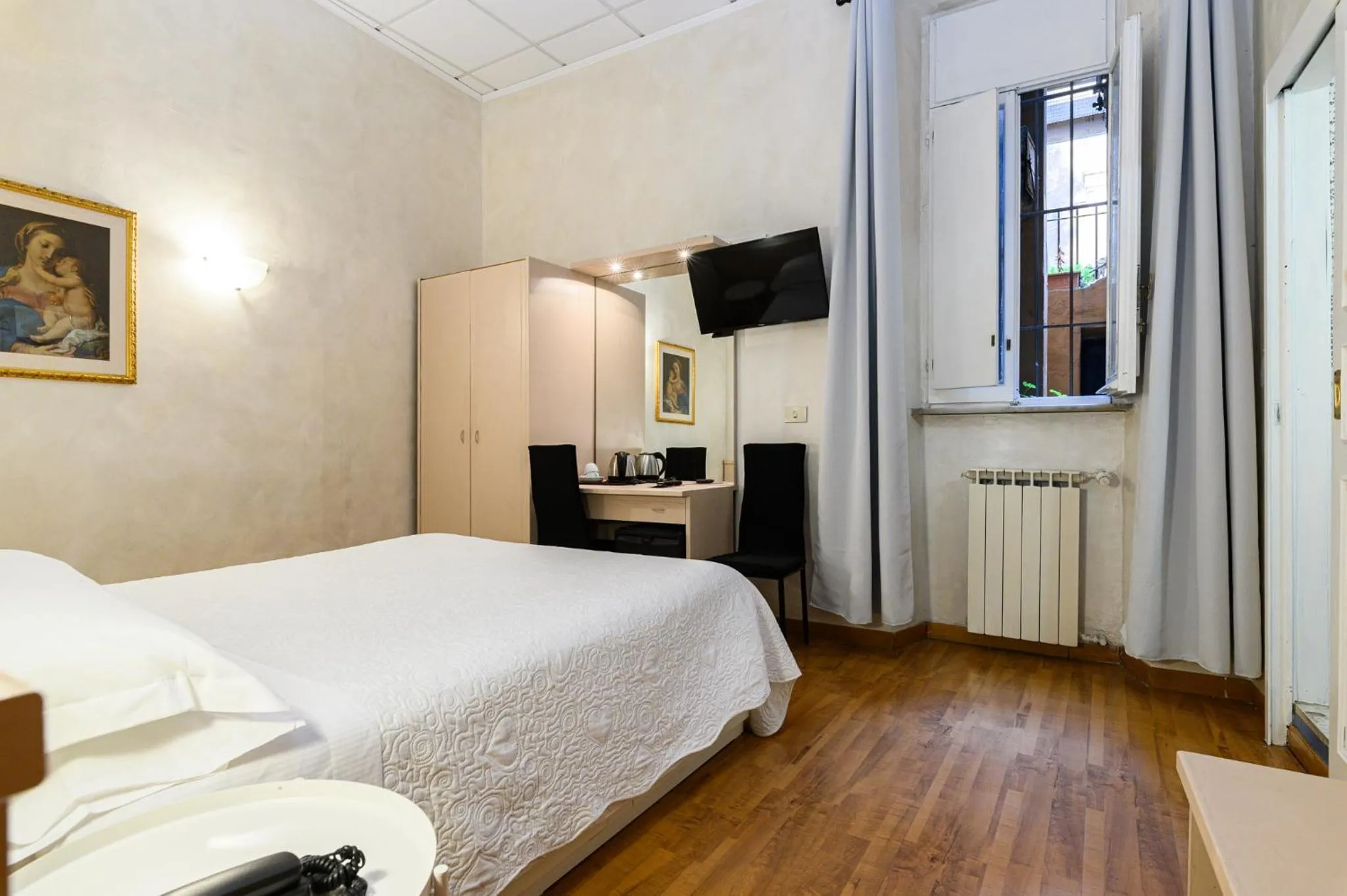 Bedroom, Bed in Hotel Julia