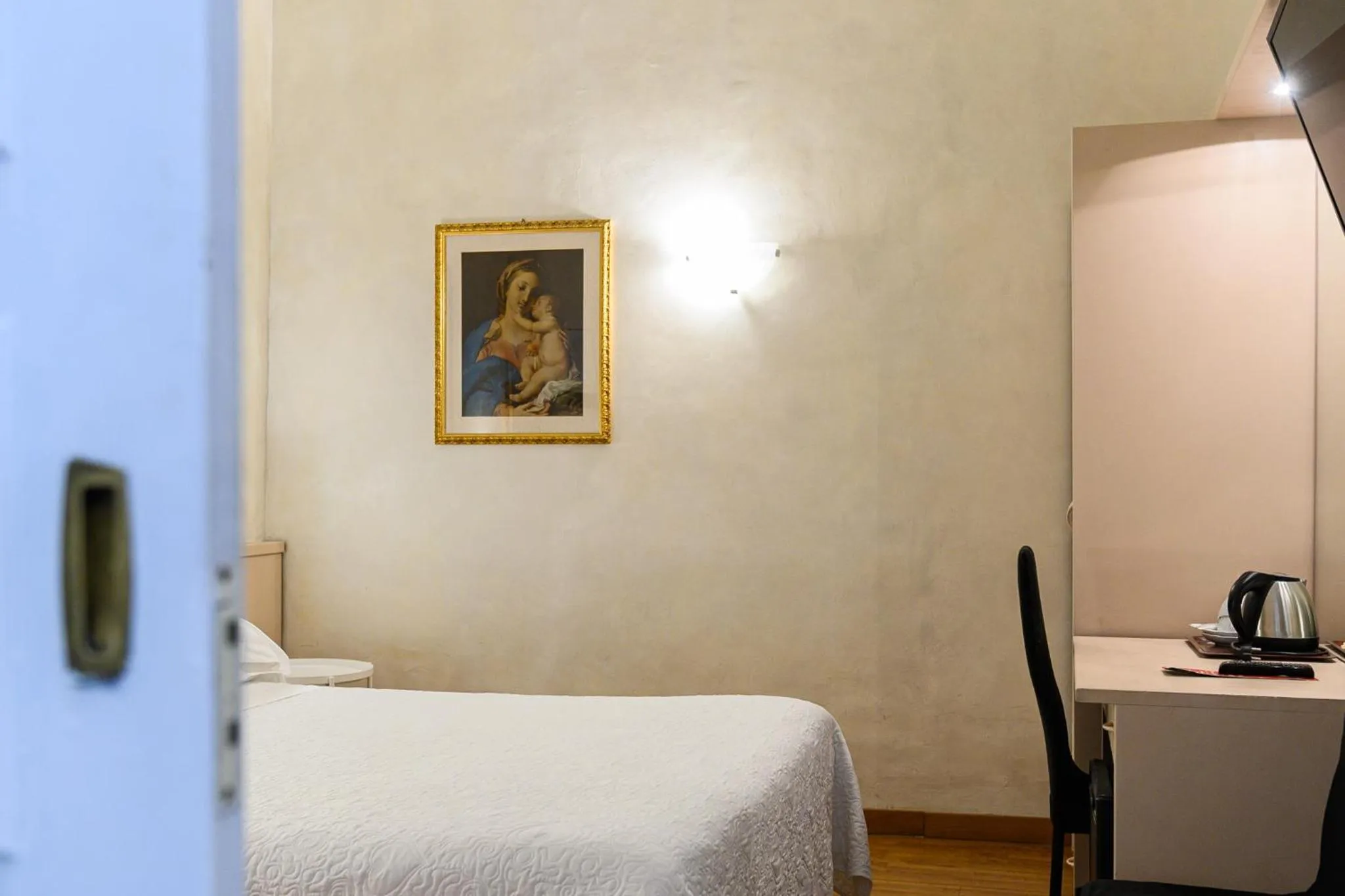 Photo of the whole room, Bed in Hotel Julia